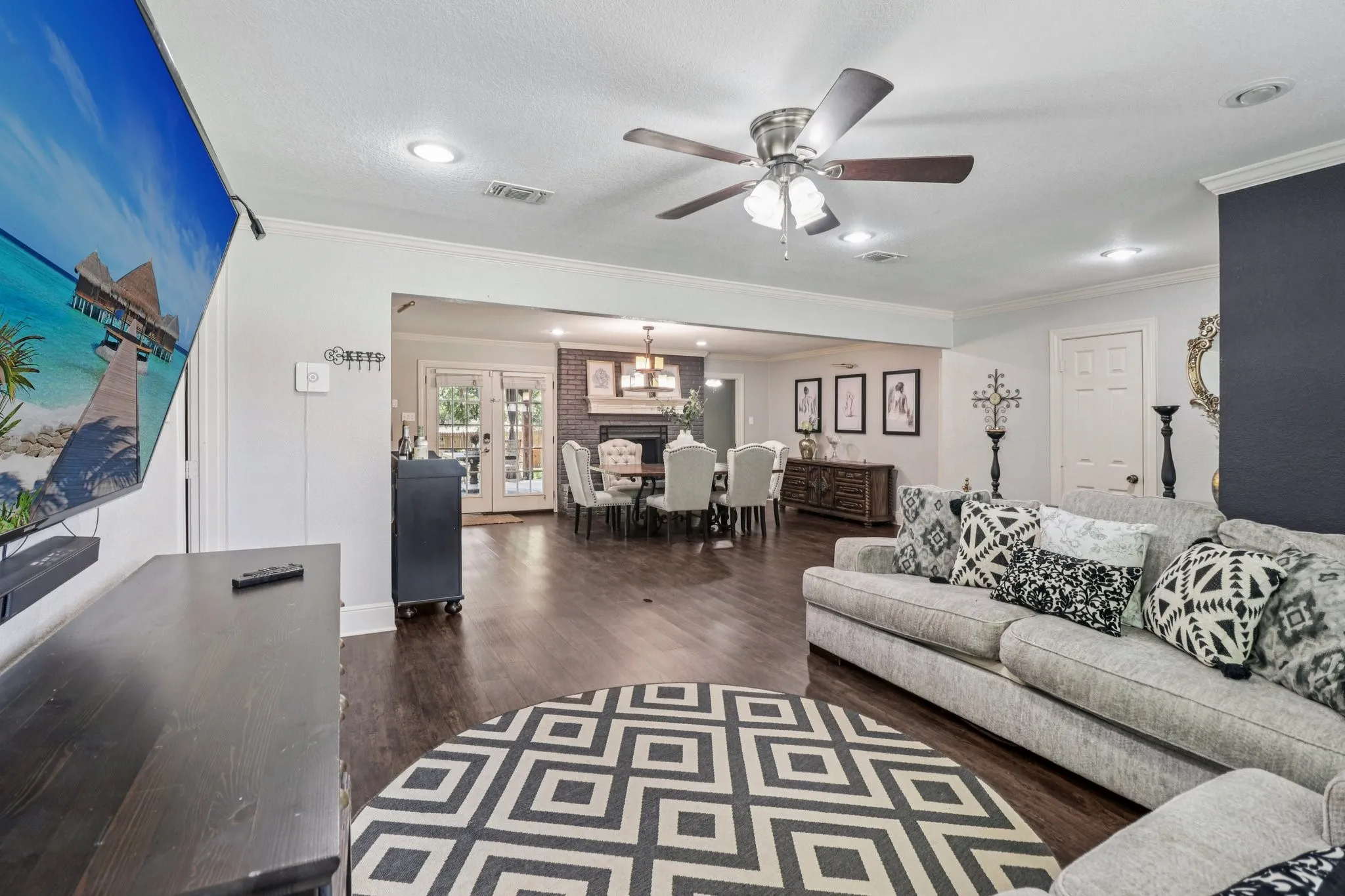 Single Family Residence For Sale in Dallas County , 1213 W Tarrant Road, Grand Prairie, Texas 75050, 4 Bedroom, 2 Bathroom, Garage spaces, 2,274 Sqft, built in 1965, Preowned, mls#21080417, Real Estate Agent in Grand Prairie, Homes For Sale in Dallas county, Homes For Sale in Grand Prairie, Realtor in Grand Prairie Texas, Real Estate Brokerage Independent Realty Texas, Luminita Cordes Realtor