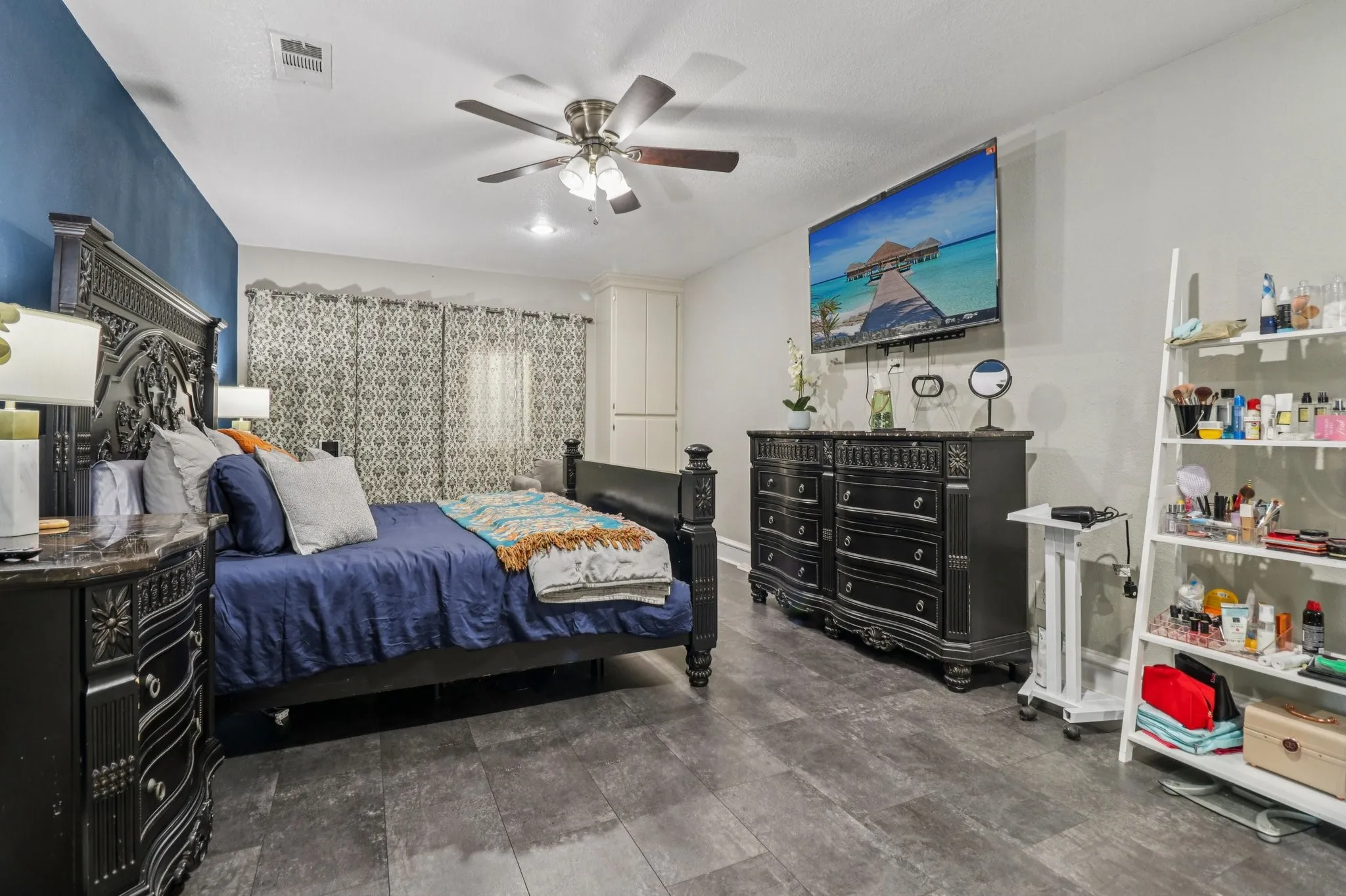 Single Family Residence For Sale in Dallas County , 1213 W Tarrant Road, Grand Prairie, Texas 75050, 4 Bedroom, 2 Bathroom, Garage spaces, 2,274 Sqft, built in 1965, Preowned, mls#21080417, Real Estate Agent in Grand Prairie, Homes For Sale in Dallas county, Homes For Sale in Grand Prairie, Realtor in Grand Prairie Texas, Real Estate Brokerage Independent Realty Texas, Luminita Cordes Realtor