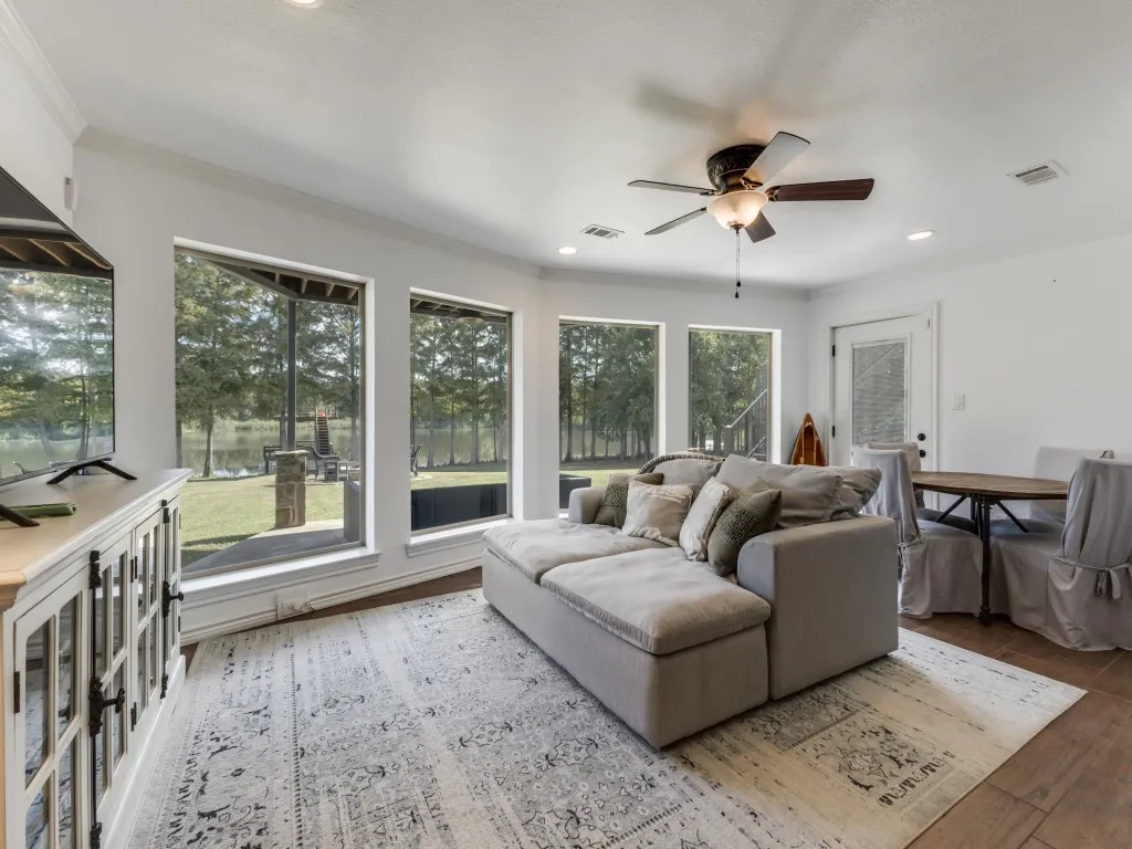 Single Family Residence For Sale in Henderson County , 5848 Lago Vista Drive, Athens, Texas 75752, 4 Bedroom, 5 Bathroom, 2 Garage spaces, 3,245 Sqft, built in 2011, Preowned, mls#21079018, Real Estate Agent in Athens, Homes For Sale in Henderson county, Homes For Sale in Athens, Realtor in Athens Texas, Real Estate Brokerage Independent Realty Texas, Luminita Cordes Realtor