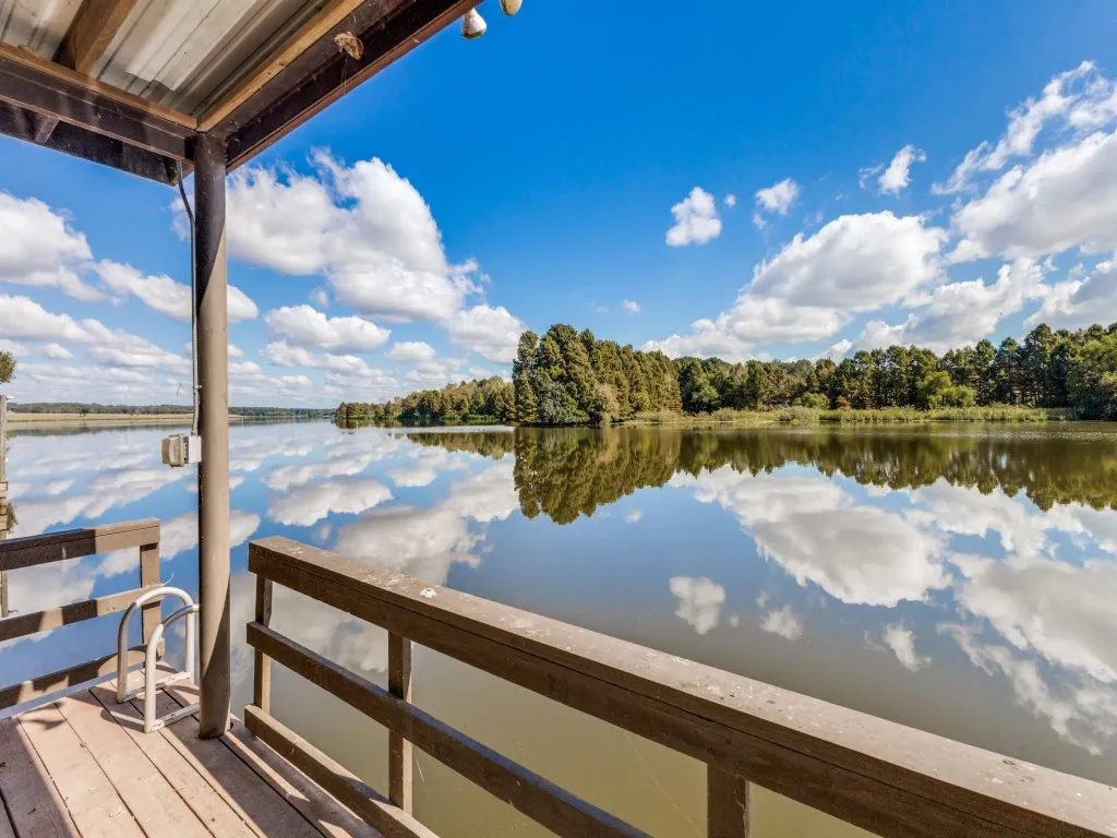 Single Family Residence For Sale in Henderson County , 5848 Lago Vista Drive, Athens, Texas 75752, 4 Bedroom, 5 Bathroom, 2 Garage spaces, 3,245 Sqft, built in 2011, Preowned, mls#21079018, Real Estate Agent in Athens, Homes For Sale in Henderson county, Homes For Sale in Athens, Realtor in Athens Texas, Real Estate Brokerage Independent Realty Texas, Luminita Cordes Realtor