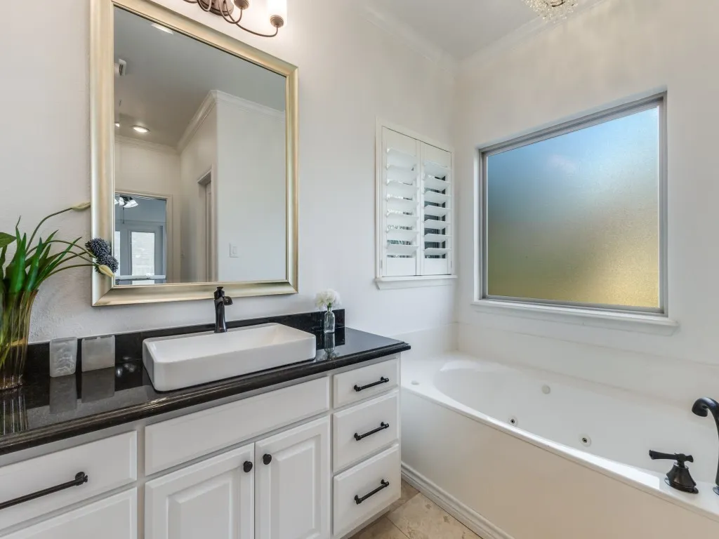 Single Family Residence For Sale in Henderson County , 5848 Lago Vista Drive, Athens, Texas 75752, 4 Bedroom, 5 Bathroom, 2 Garage spaces, 3,245 Sqft, built in 2011, Preowned, mls#21079018, Real Estate Agent in Athens, Homes For Sale in Henderson county, Homes For Sale in Athens, Realtor in Athens Texas, Real Estate Brokerage Independent Realty Texas, Luminita Cordes Realtor