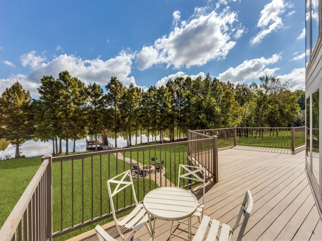 Single Family Residence For Sale in Henderson County , 5848 Lago Vista Drive, Athens, Texas 75752, 4 Bedroom, 5 Bathroom, 2 Garage spaces, 3,245 Sqft, built in 2011, Preowned, mls#21079018, Real Estate Agent in Athens, Homes For Sale in Henderson county, Homes For Sale in Athens, Realtor in Athens Texas, Real Estate Brokerage Independent Realty Texas, Luminita Cordes Realtor