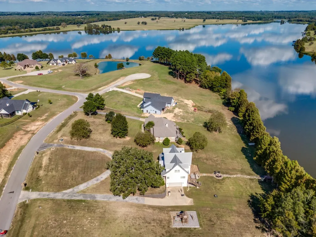 Single Family Residence For Sale in Henderson County , 5848 Lago Vista Drive, Athens, Texas 75752, 4 Bedroom, 5 Bathroom, 2 Garage spaces, 3,245 Sqft, built in 2011, Preowned, mls#21079018, Real Estate Agent in Athens, Homes For Sale in Henderson county, Homes For Sale in Athens, Realtor in Athens Texas, Real Estate Brokerage Independent Realty Texas, Luminita Cordes Realtor