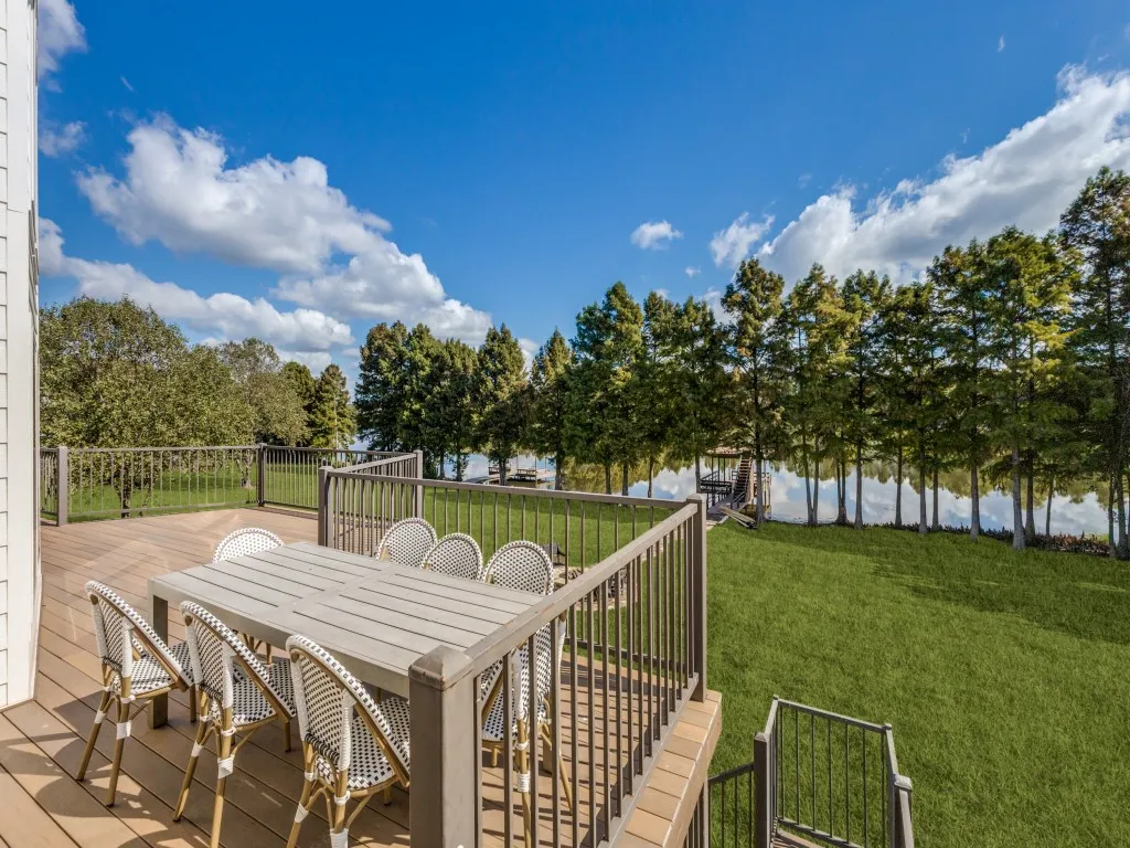 Single Family Residence For Sale in Henderson County , 5848 Lago Vista Drive, Athens, Texas 75752, 4 Bedroom, 5 Bathroom, 2 Garage spaces, 3,245 Sqft, built in 2011, Preowned, mls#21079018, Real Estate Agent in Athens, Homes For Sale in Henderson county, Homes For Sale in Athens, Realtor in Athens Texas, Real Estate Brokerage Independent Realty Texas, Luminita Cordes Realtor