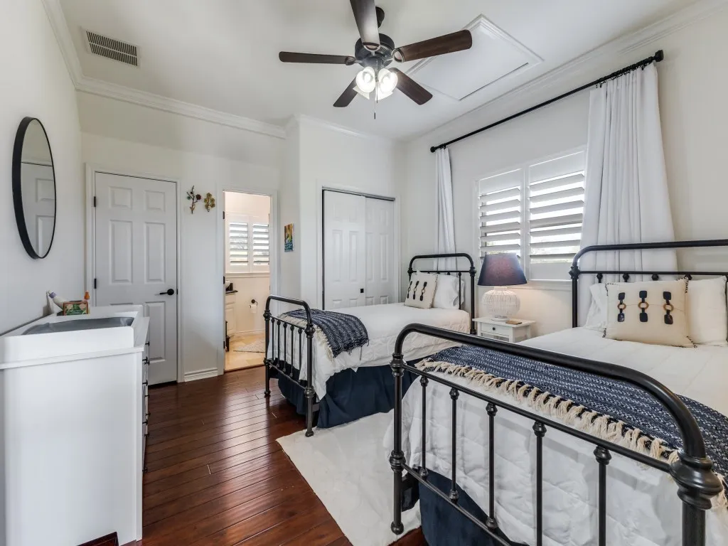 Single Family Residence For Sale in Henderson County , 5848 Lago Vista Drive, Athens, Texas 75752, 4 Bedroom, 5 Bathroom, 2 Garage spaces, 3,245 Sqft, built in 2011, Preowned, mls#21079018, Real Estate Agent in Athens, Homes For Sale in Henderson county, Homes For Sale in Athens, Realtor in Athens Texas, Real Estate Brokerage Independent Realty Texas, Luminita Cordes Realtor