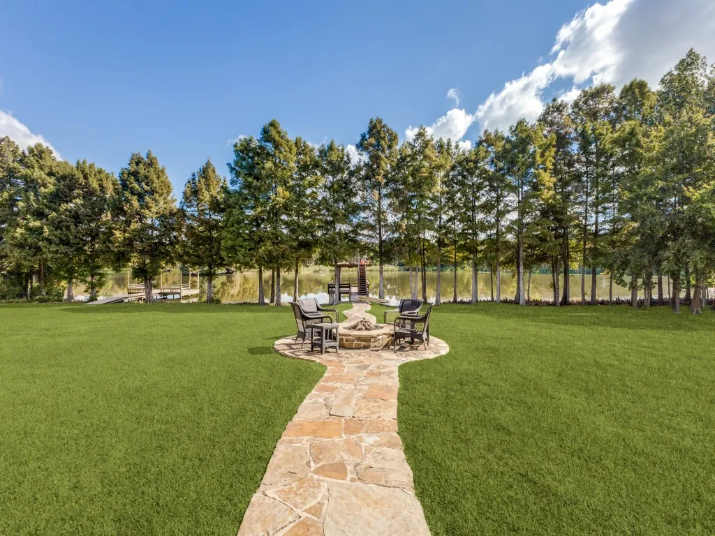 Single Family Residence For Sale in Henderson County , 5848 Lago Vista Drive, Athens, Texas 75752, 4 Bedroom, 5 Bathroom, 2 Garage spaces, 3,245 Sqft, built in 2011, Preowned, mls#21079018, Real Estate Agent in Athens, Homes For Sale in Henderson county, Homes For Sale in Athens, Realtor in Athens Texas, Real Estate Brokerage Independent Realty Texas, Luminita Cordes Realtor