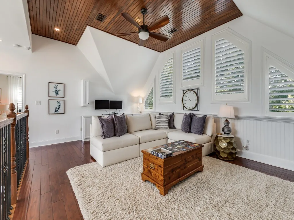 Single Family Residence For Sale in Henderson County , 5848 Lago Vista Drive, Athens, Texas 75752, 4 Bedroom, 5 Bathroom, 2 Garage spaces, 3,245 Sqft, built in 2011, Preowned, mls#21079018, Real Estate Agent in Athens, Homes For Sale in Henderson county, Homes For Sale in Athens, Realtor in Athens Texas, Real Estate Brokerage Independent Realty Texas, Luminita Cordes Realtor