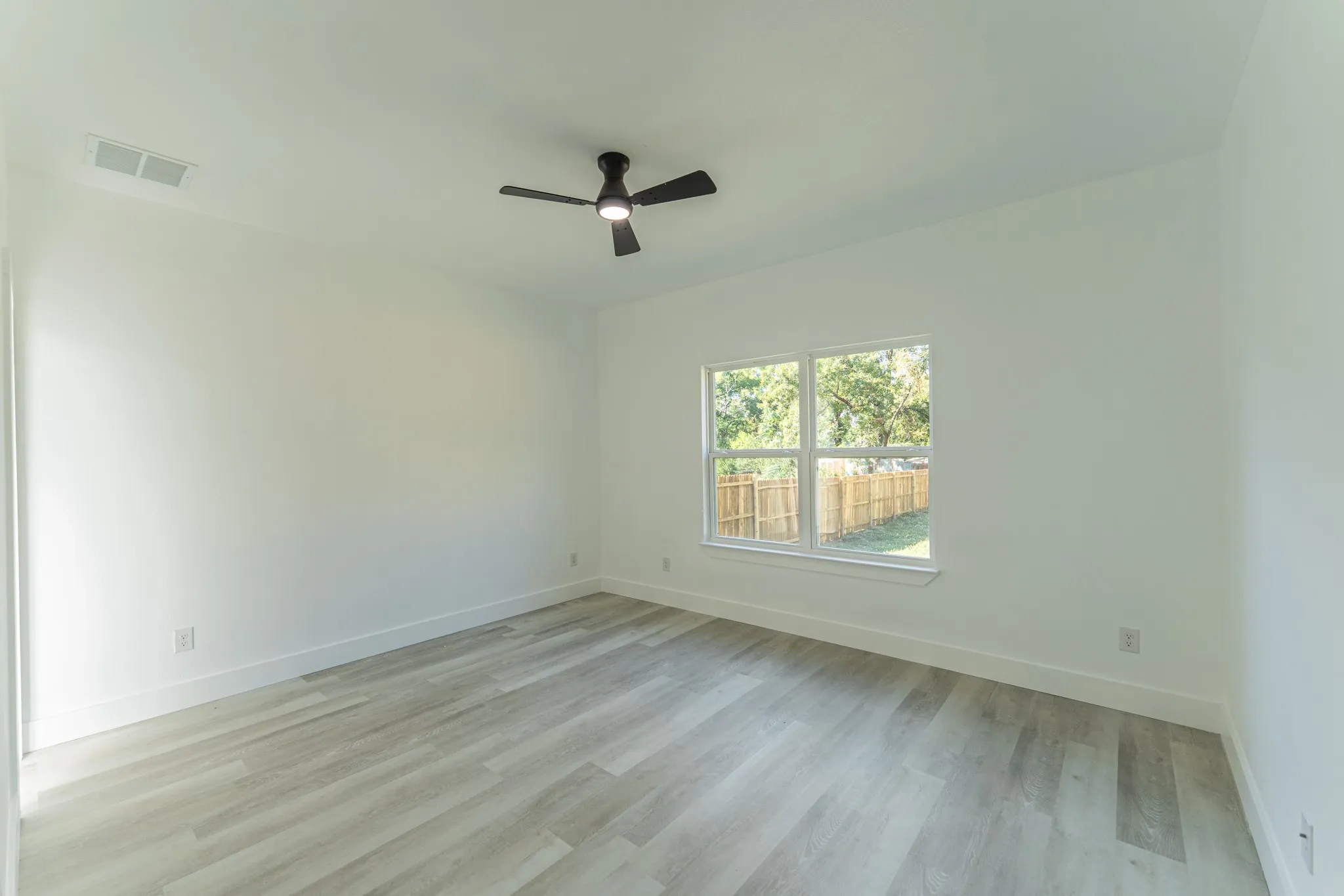 Single Family Residence For Sale in Hopkins County , 316 Beckham Street W, Sulphur Springs, Texas 75482, 3 Bedroom, 2 Bathroom, 1 Garage spaces, 1,416 Sqft, built in 2025, New Construction - Complete, mls#21080719, Real Estate Agent in Sulphur Springs, Homes For Sale in Hopkins county, Homes For Sale in Sulphur Springs, Realtor in Sulphur Springs Texas, Real Estate Brokerage Independent Realty Texas, Luminita Cordes Realtor