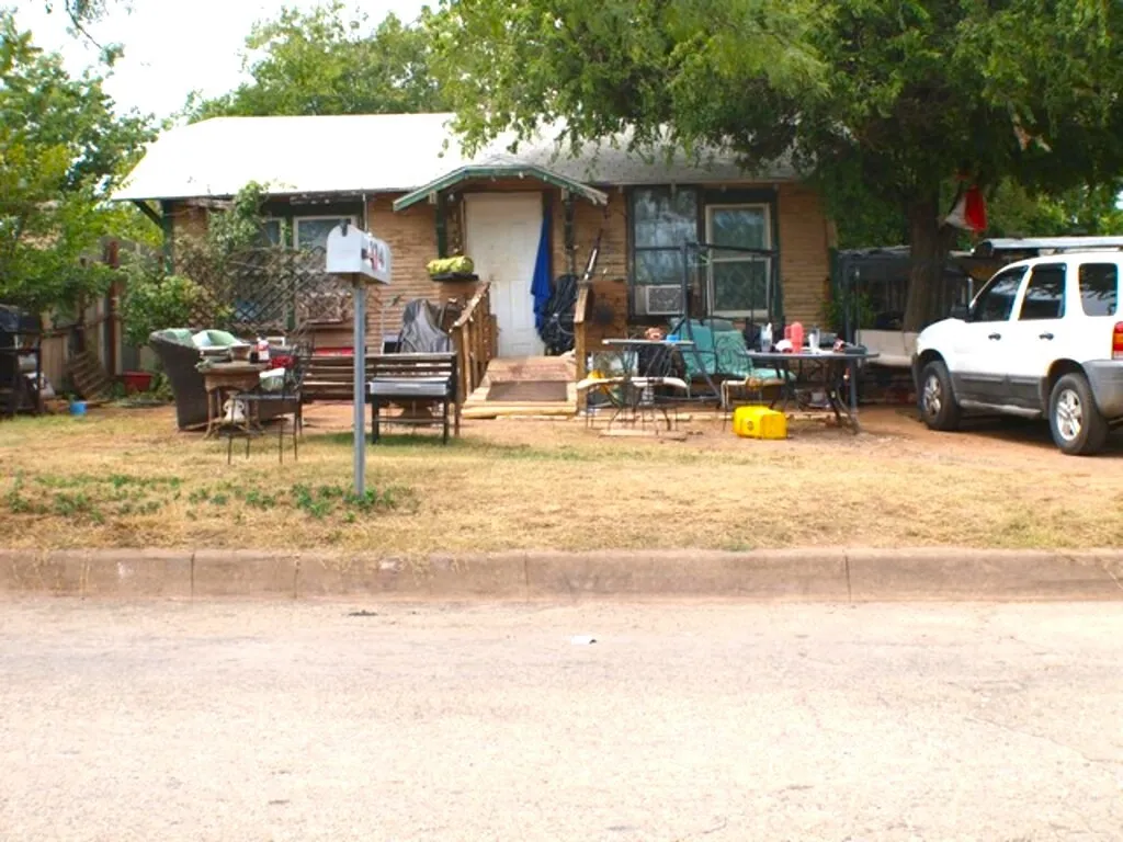 Single Family Residence For Sale in Taylor County , 1334 Oak Street, Abilene, Texas 79602, 1 Bedroom, 1 Bathroom, Garage spaces, 468 Sqft, built in 1931, Price $24,999, mls#21080956, Real Estate Agent in Abilene, Homes For Sale in Taylor county, Homes For Sale in Abilene, Realtor in Abilene Texas, Real Estate Brokerage Independent Realty Texas, Luminita Cordes Realtor