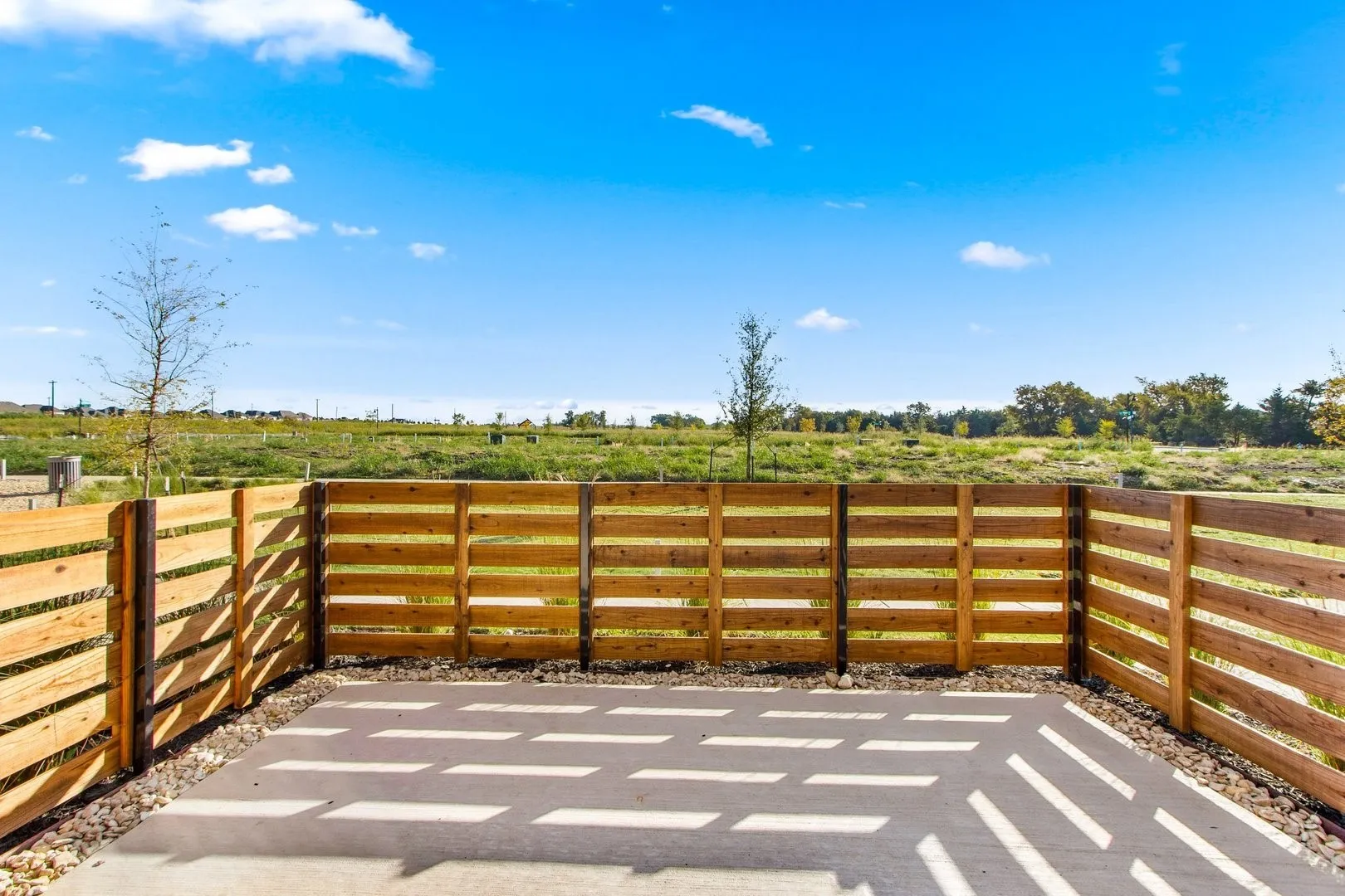 2028 Aldrich Mews patio Hawthorne (12)