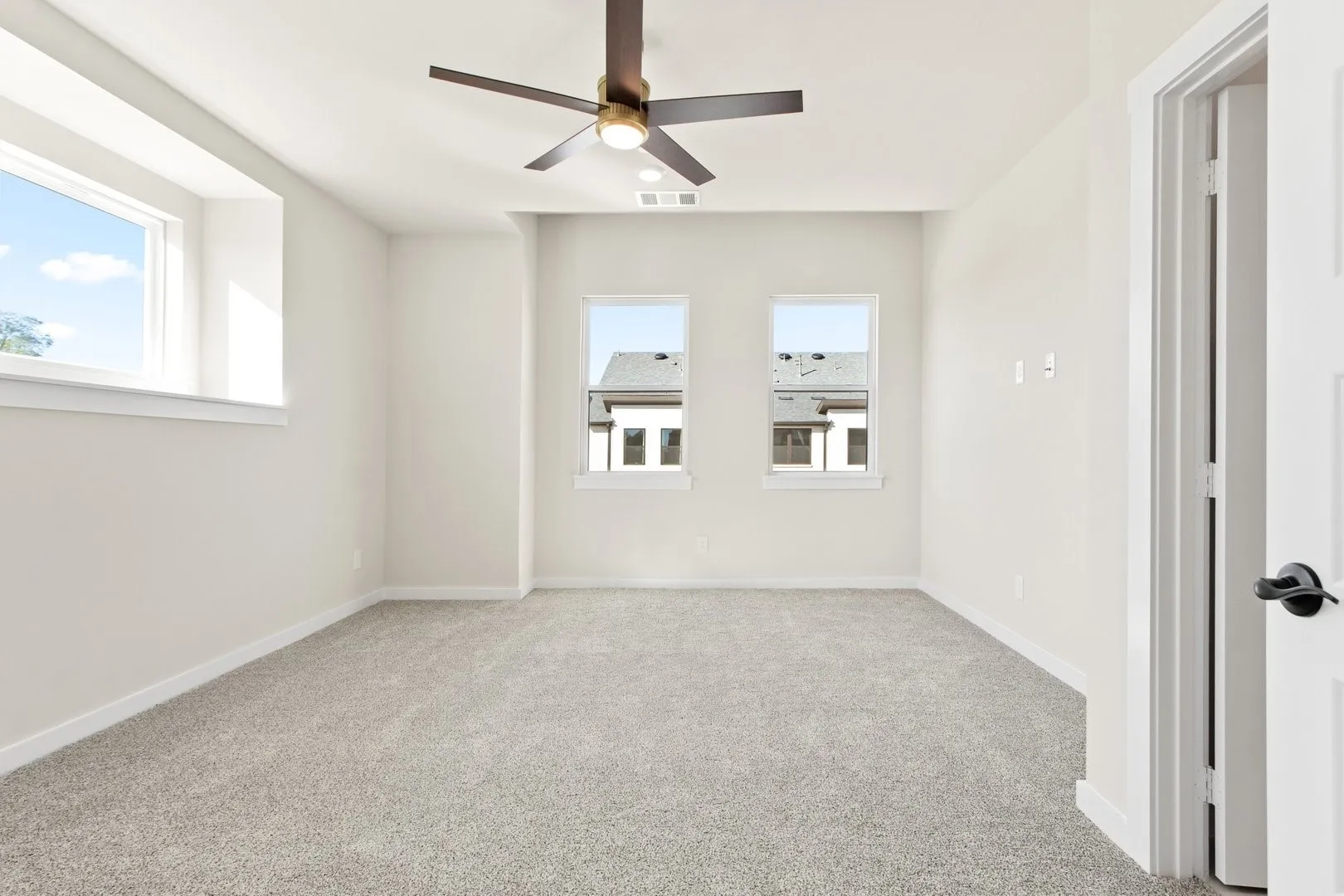 018-2028AldrichRoad-Celina-TX-75009-PrimaryBedroom.jpg-SMALL