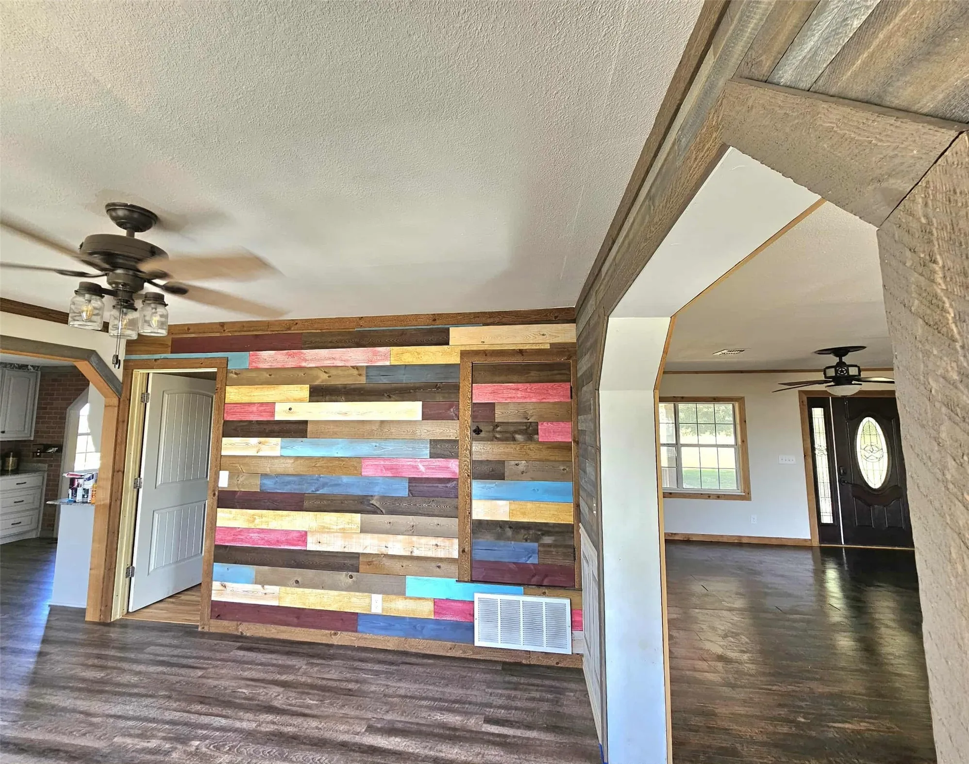 Single Family Residence For Sale in Hill County , 225 Hcr 3242, Hubbard, Texas 76648, 5 Bedroom, 3 Bathroom, Garage spaces, 2,448 Sqft, built in 1920, Unknown, mls#21079887, Real Estate Agent in Hubbard, Homes For Sale in Hill county, Homes For Sale in Hubbard, Realtor in Hubbard Texas, Real Estate Brokerage Independent Realty Texas, Luminita Cordes Realtor