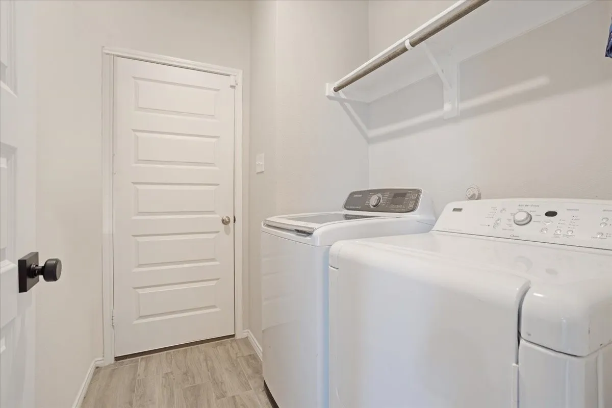 Single Family Residence For Sale in Grayson County , 1238 Benwick Drive, Van Alstyne, Texas 75495, 3 Bedroom, 3 Bathroom, 2 Garage spaces, 2,254 Sqft, built in 2022, Preowned, mls#21078800, Real Estate Agent in Van Alstyne, Homes For Sale in Grayson county, Homes For Sale in Van Alstyne, Realtor in Van Alstyne Texas, Real Estate Brokerage Independent Realty Texas, Luminita Cordes Realtor