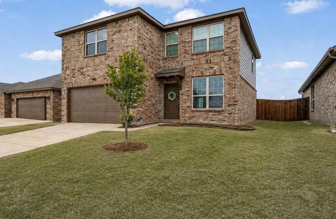 Single Family Residence For Sale in Grayson County , 1238 Benwick Drive, Van Alstyne, Texas 75495, 3 Bedroom, 3 Bathroom, 2 Garage spaces, 2,254 Sqft, built in 2022, Preowned, mls#21078800, Real Estate Agent in Van Alstyne, Homes For Sale in Grayson county, Homes For Sale in Van Alstyne, Realtor in Van Alstyne Texas, Real Estate Brokerage Independent Realty Texas, Luminita Cordes Realtor