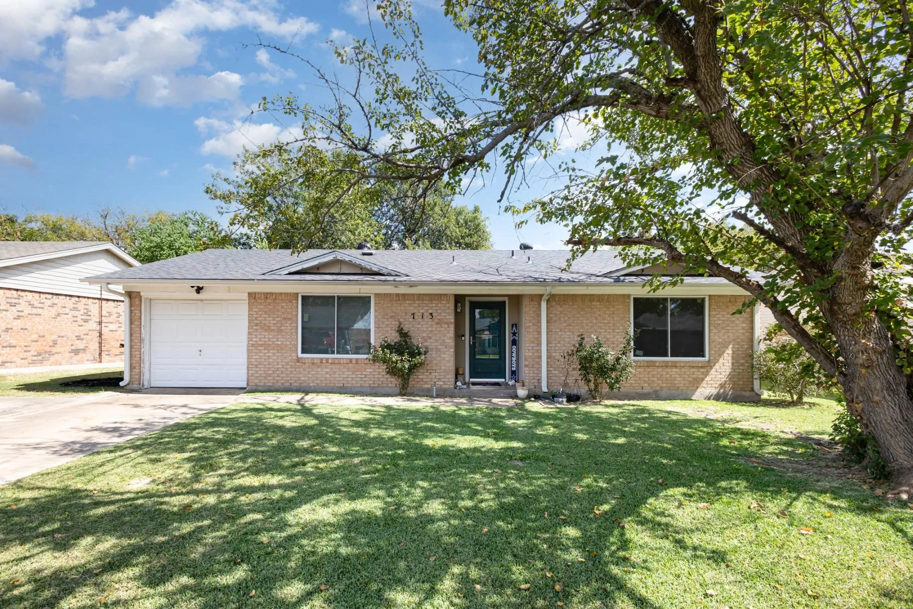 Single Family Residence For Sale in Hunt County , 6713 Wren Drive, Greenville, Texas 75402, 3 Bedroom, 2 Bathroom, Garage spaces, 1,664 Sqft, built in 1974, mls#21071892, Real Estate Agent in Greenville, Homes For Sale in Hunt county, Homes For Sale in Greenville, Realtor in Greenville Texas, Real Estate Brokerage Independent Realty Texas, Luminita Cordes Realtor