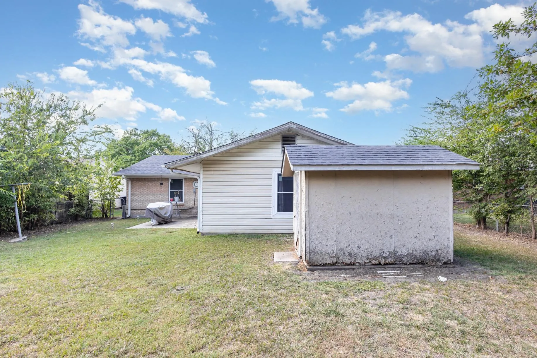 Single Family Residence For Sale in Hunt County , 6713 Wren Drive, Greenville, Texas 75402, 3 Bedroom, 2 Bathroom, Garage spaces, 1,664 Sqft, built in 1974, mls#21071892, Real Estate Agent in Greenville, Homes For Sale in Hunt county, Homes For Sale in Greenville, Realtor in Greenville Texas, Real Estate Brokerage Independent Realty Texas, Luminita Cordes Realtor