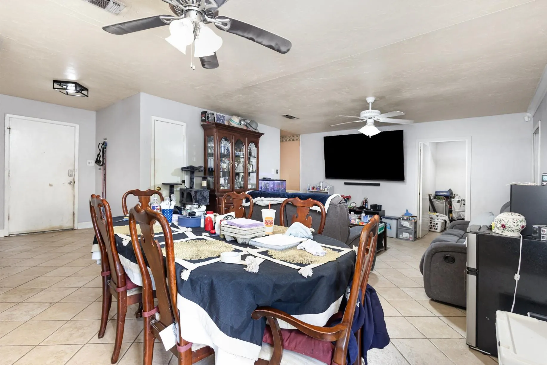 Single Family Residence For Sale in Hunt County , 6713 Wren Drive, Greenville, Texas 75402, 3 Bedroom, 2 Bathroom, Garage spaces, 1,664 Sqft, built in 1974, mls#21071892, Real Estate Agent in Greenville, Homes For Sale in Hunt county, Homes For Sale in Greenville, Realtor in Greenville Texas, Real Estate Brokerage Independent Realty Texas, Luminita Cordes Realtor