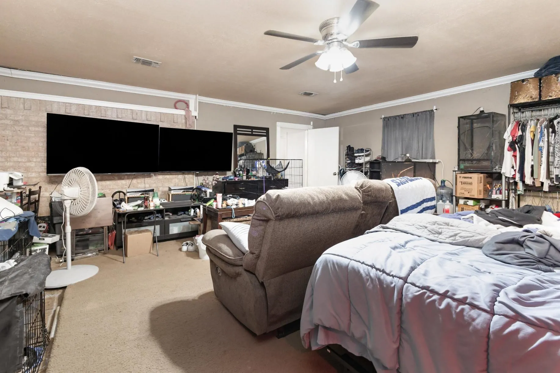 Single Family Residence For Sale in Hunt County , 6713 Wren Drive, Greenville, Texas 75402, 3 Bedroom, 2 Bathroom, Garage spaces, 1,664 Sqft, built in 1974, mls#21071892, Real Estate Agent in Greenville, Homes For Sale in Hunt county, Homes For Sale in Greenville, Realtor in Greenville Texas, Real Estate Brokerage Independent Realty Texas, Luminita Cordes Realtor