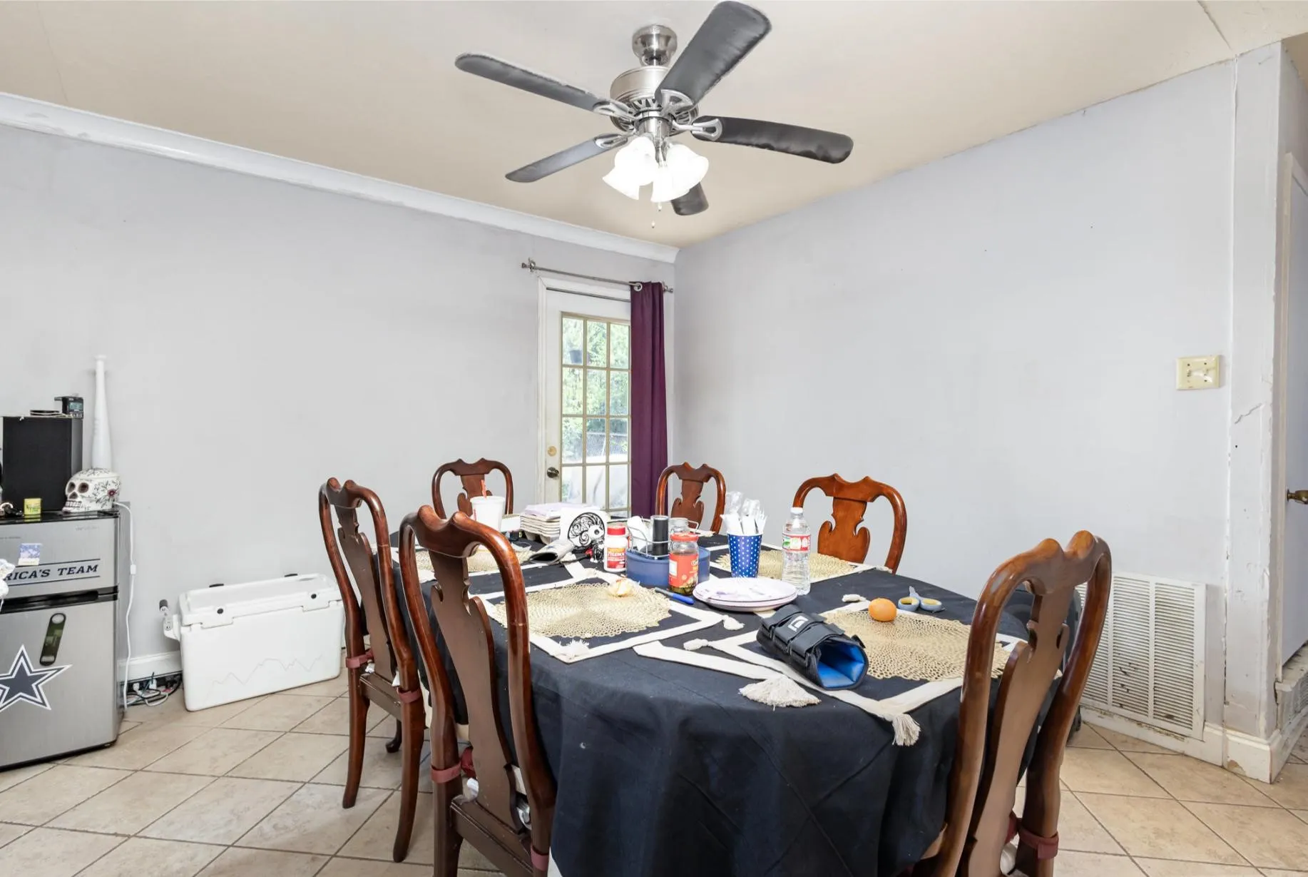 Single Family Residence For Sale in Hunt County , 6713 Wren Drive, Greenville, Texas 75402, 3 Bedroom, 2 Bathroom, Garage spaces, 1,664 Sqft, built in 1974, mls#21071892, Real Estate Agent in Greenville, Homes For Sale in Hunt county, Homes For Sale in Greenville, Realtor in Greenville Texas, Real Estate Brokerage Independent Realty Texas, Luminita Cordes Realtor