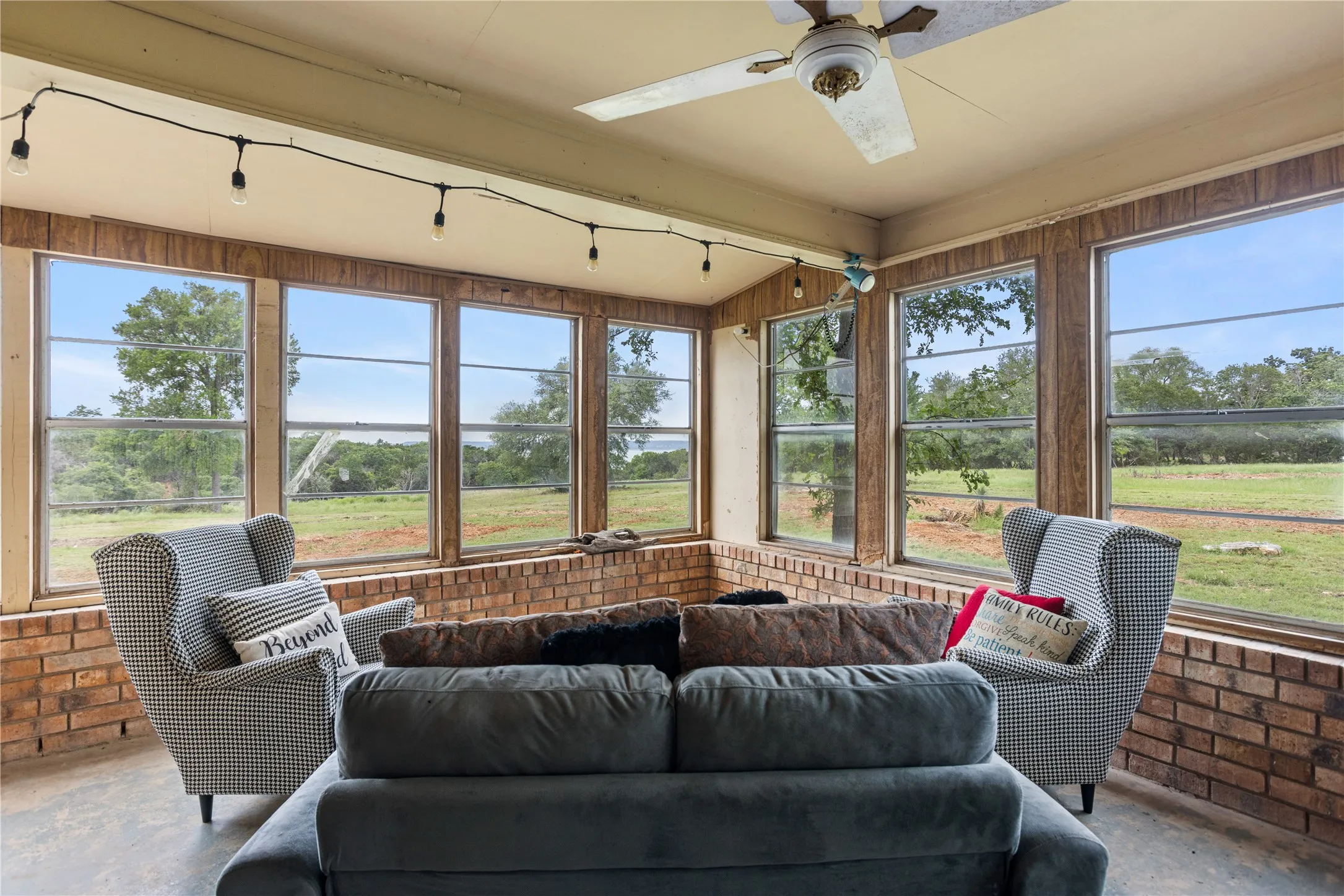 Farm For Sale in Bell County , 8520 Brewer Lane, Salado, Texas 76571, 2 Bedroom, 1 Bathroom, 1 Garage spaces, 1,380 Sqft, built in 1966, mls#21081913, Real Estate Agent in Salado, Homes For Sale in Bell county, Homes For Sale in Salado, Realtor in Salado Texas, Real Estate Brokerage Independent Realty Texas, Luminita Cordes Realtor