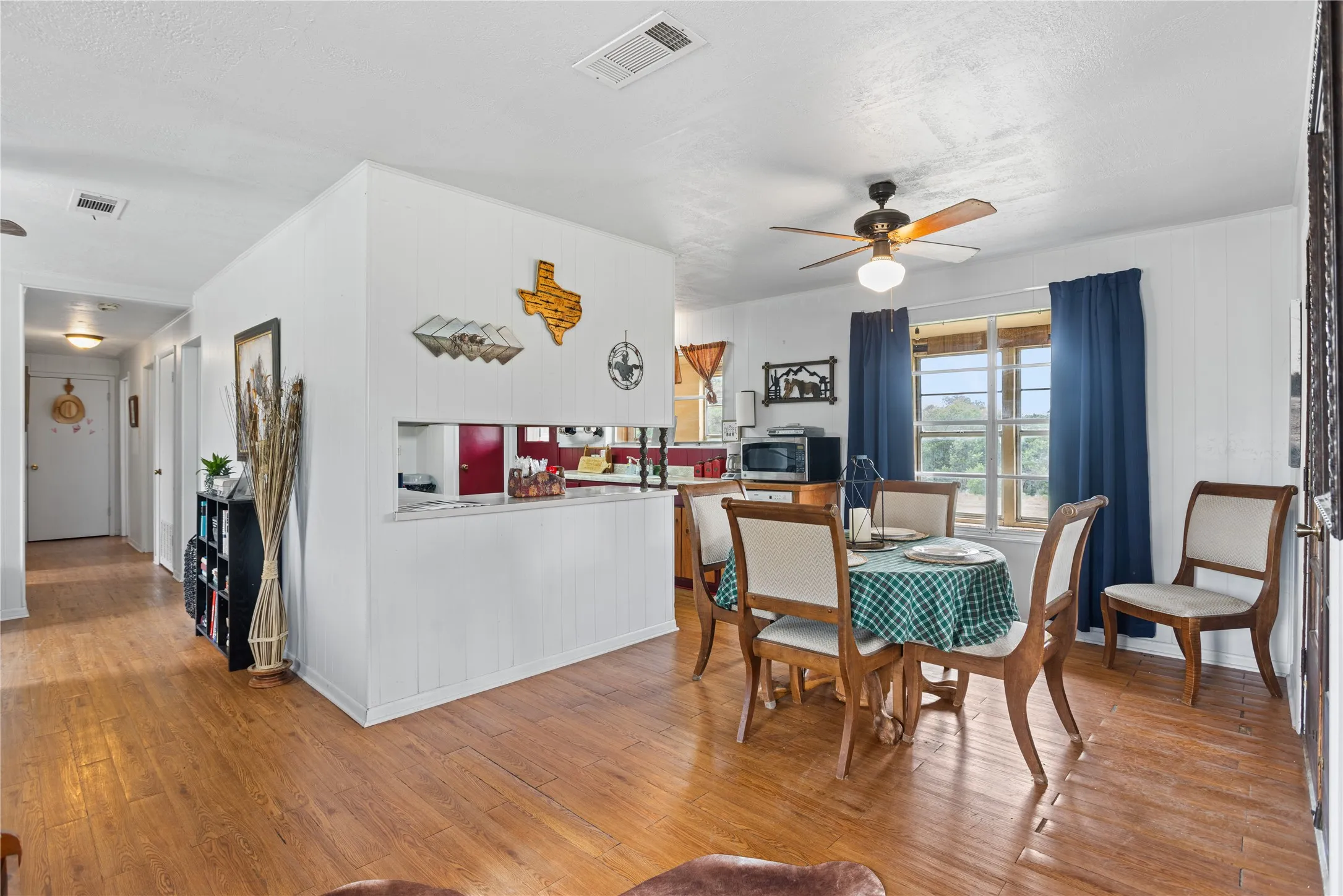 Farm For Sale in Bell County , 8520 Brewer Lane, Salado, Texas 76571, 2 Bedroom, 1 Bathroom, 1 Garage spaces, 1,380 Sqft, built in 1966, mls#21081913, Real Estate Agent in Salado, Homes For Sale in Bell county, Homes For Sale in Salado, Realtor in Salado Texas, Real Estate Brokerage Independent Realty Texas, Luminita Cordes Realtor