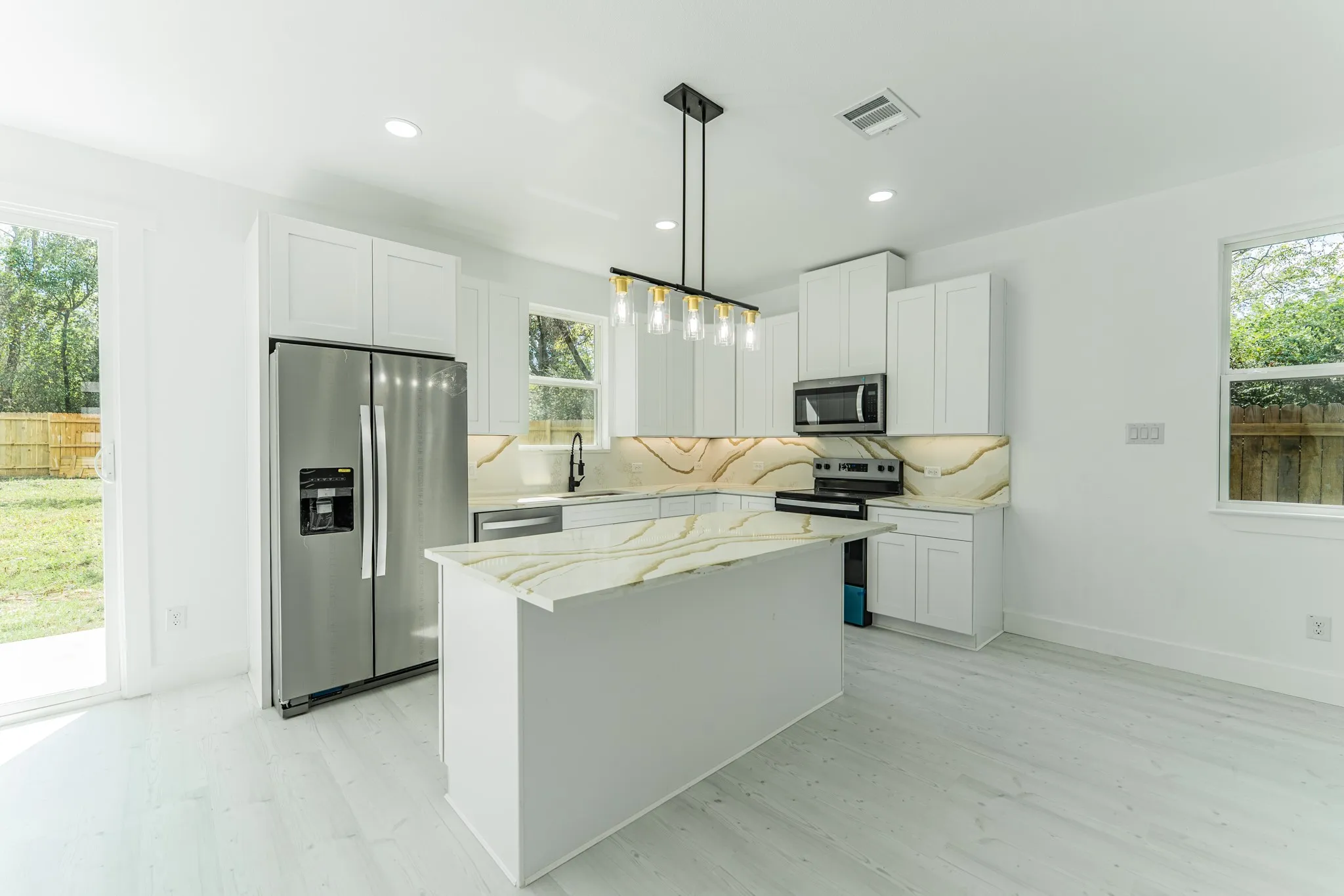 Single Family Residence For Sale in Hopkins County , 206 Ross Street W, Sulphur Springs, Texas 75482, 3 Bedroom, 2 Bathroom, 1 Garage spaces, 1,416 Sqft, built in 2025, New Construction - Complete, mls#21082124, Real Estate Agent in Sulphur Springs, Homes For Sale in Hopkins county, Homes For Sale in Sulphur Springs, Realtor in Sulphur Springs Texas, Real Estate Brokerage Independent Realty Texas, Luminita Cordes Realtor