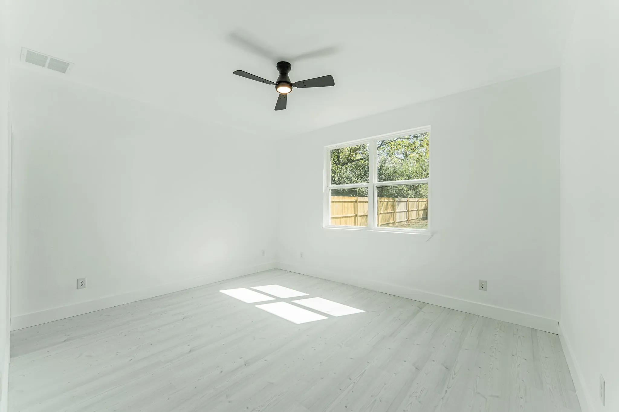 Single Family Residence For Sale in Hopkins County , 206 Ross Street W, Sulphur Springs, Texas 75482, 3 Bedroom, 2 Bathroom, 1 Garage spaces, 1,416 Sqft, built in 2025, New Construction - Complete, mls#21082124, Real Estate Agent in Sulphur Springs, Homes For Sale in Hopkins county, Homes For Sale in Sulphur Springs, Realtor in Sulphur Springs Texas, Real Estate Brokerage Independent Realty Texas, Luminita Cordes Realtor