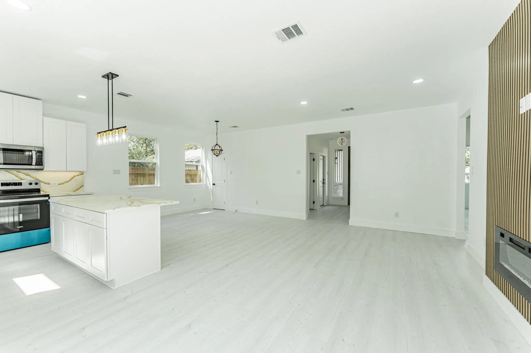 Single Family Residence For Sale in Hopkins County , 206 Ross Street W, Sulphur Springs, Texas 75482, 3 Bedroom, 2 Bathroom, 1 Garage spaces, 1,416 Sqft, built in 2025, New Construction - Complete, mls#21082124, Real Estate Agent in Sulphur Springs, Homes For Sale in Hopkins county, Homes For Sale in Sulphur Springs, Realtor in Sulphur Springs Texas, Real Estate Brokerage Independent Realty Texas, Luminita Cordes Realtor