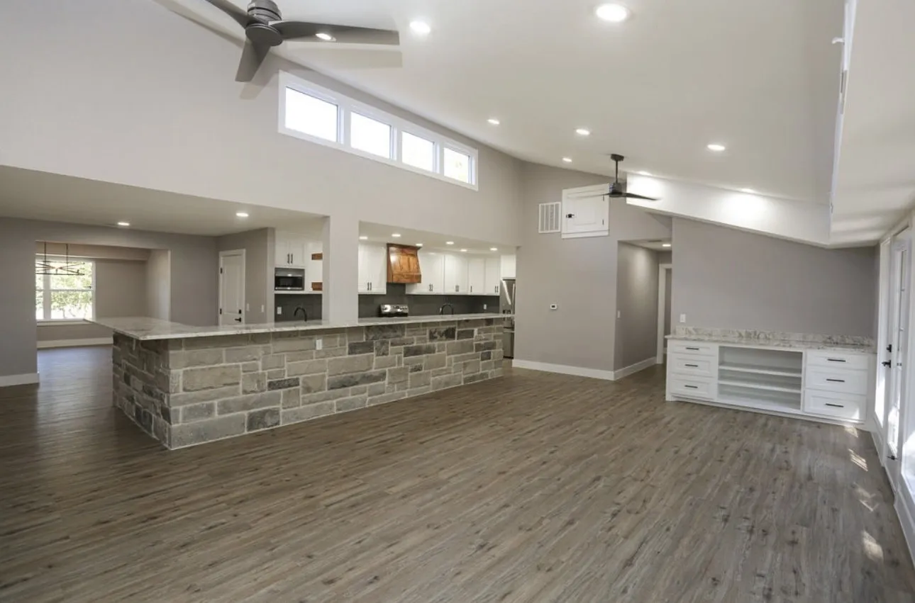 Kitchen with ceiling fan, white cabinetry, recessed lighting, dark wood finished floors, and open floor plan
