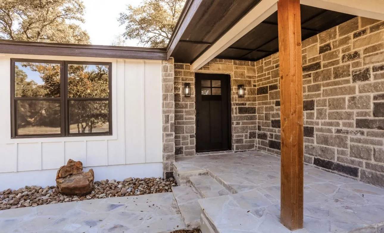 Single Family Residence For Sale in Brown County , 3908 Glenwood Drive, Brownwood, Texas 76801, 3 Bedroom, 3 Bathroom, 2 Garage spaces, 2,431 Sqft, built in 1963, mls#21081687, Real Estate Agent in Brownwood, Homes For Sale in Brown county, Homes For Sale in Brownwood, Realtor in Brownwood Texas, Real Estate Brokerage Independent Realty Texas, Luminita Cordes Realtor
