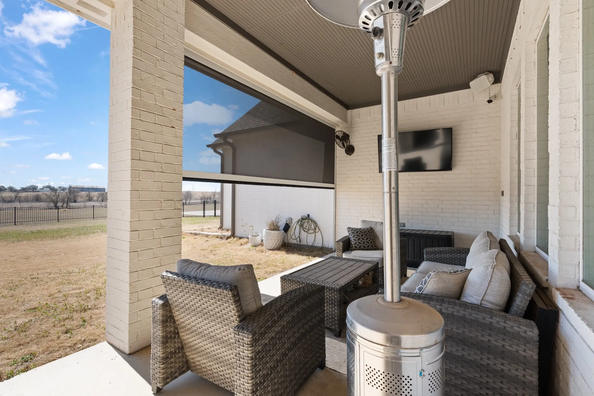 Single Family Residence For Sale in Johnson County , 6305 Sage Creek Drive, Godley, Texas 76044, 4 Bedroom, 4 Bathroom, 3 Garage spaces, 3,256 Sqft, built in 2020, Preowned, mls#21080559, Real Estate Agent in Godley, Homes For Sale in Johnson county, Homes For Sale in Godley, Realtor in Godley Texas, Real Estate Brokerage Independent Realty Texas, Luminita Cordes Realtor