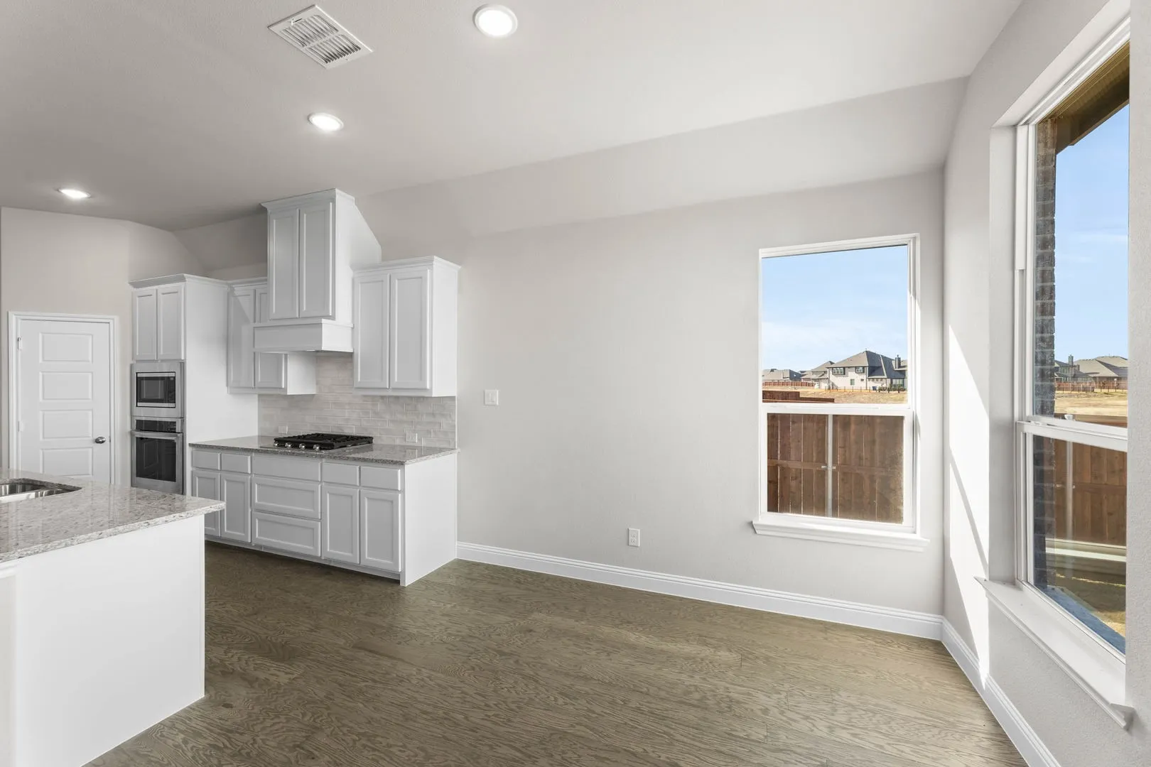 7809 Barley Field-Dining-2