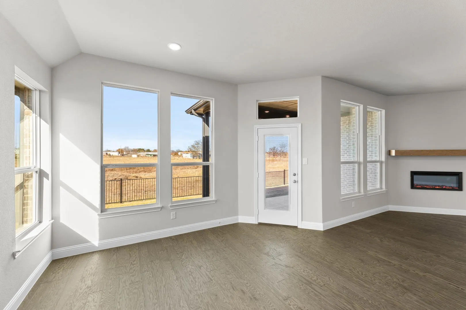 7809 Barley Field-Dining-1