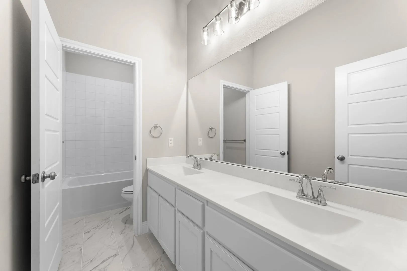 7809 Barley Field-Bathroom-1