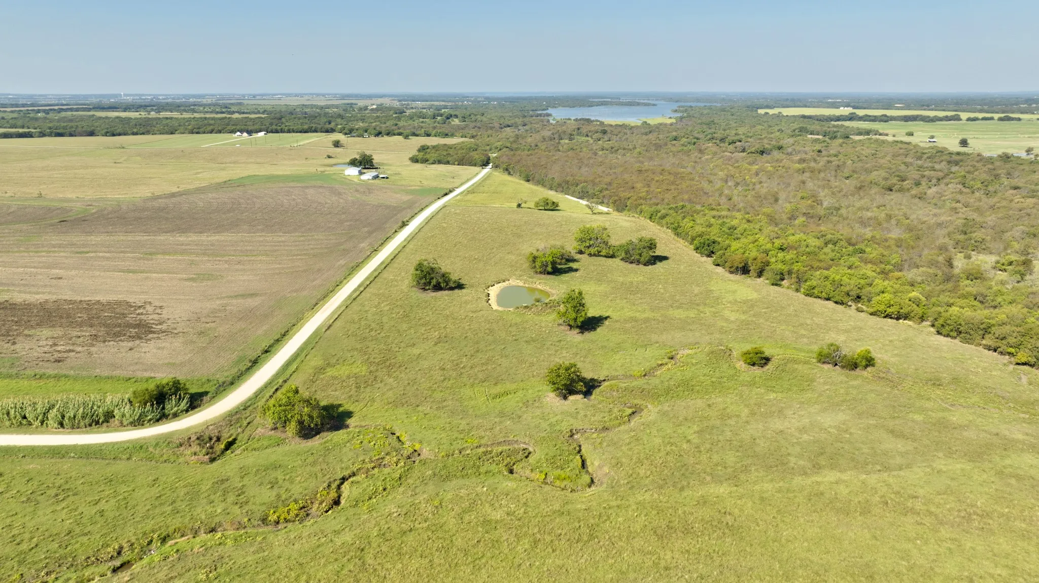 Farm For Sale in Grayson County , 831 Baker Road, Pilot Point, Texas 76258, 2 Bedroom, 1 Bathroom, 2 Garage spaces, 2,096 Sqft, built in 1986, Preowned, mls#21081110, Real Estate Agent in Pilot Point, Homes For Sale in Grayson county, Homes For Sale in Pilot Point, Realtor in Pilot Point Texas, Real Estate Brokerage Independent Realty Texas, Luminita Cordes Realtor