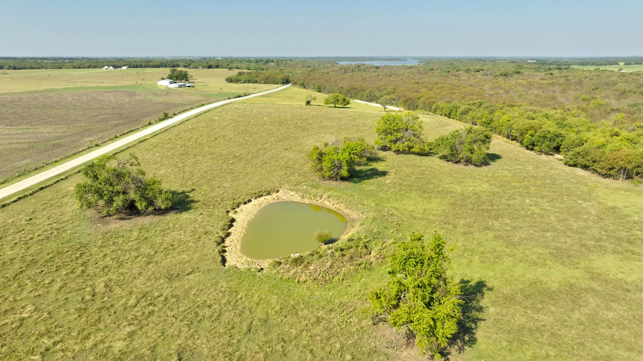 Farm For Sale in Grayson County , 831 Baker Road, Pilot Point, Texas 76258, 2 Bedroom, 1 Bathroom, 2 Garage spaces, 2,096 Sqft, built in 1986, Preowned, mls#21081110, Real Estate Agent in Pilot Point, Homes For Sale in Grayson county, Homes For Sale in Pilot Point, Realtor in Pilot Point Texas, Real Estate Brokerage Independent Realty Texas, Luminita Cordes Realtor