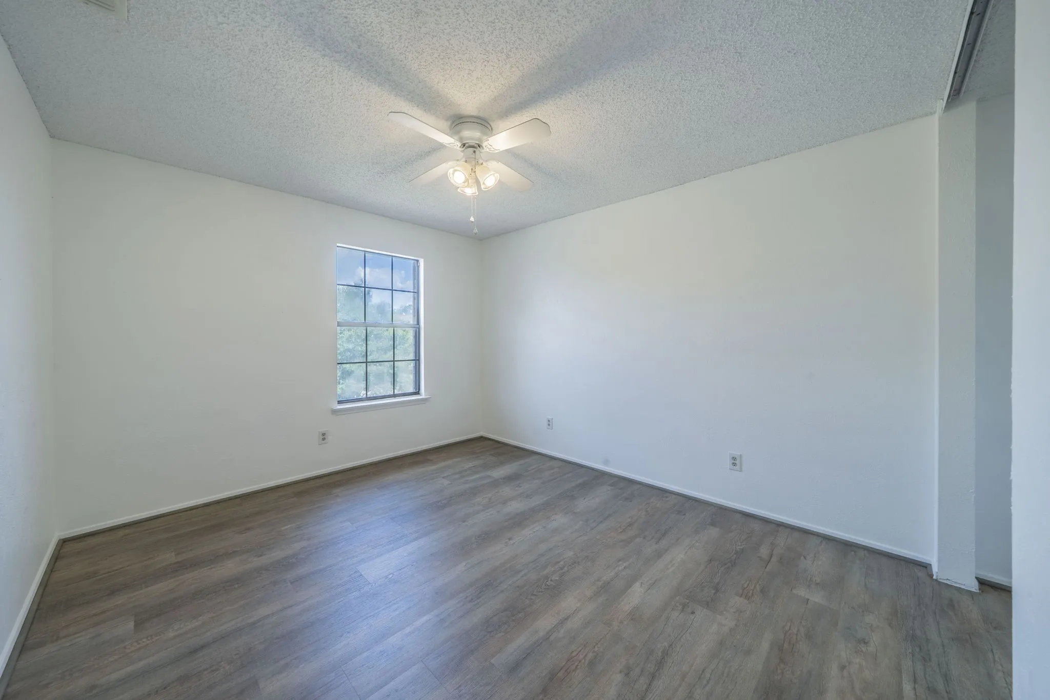 Secondary bedroom