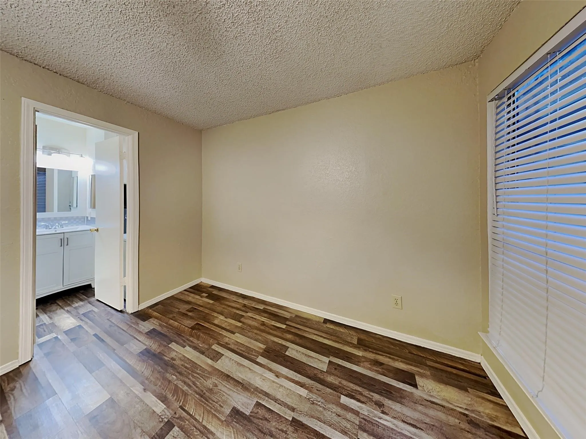 Condominium For Sale in Dallas County , 9811 Walnut Street 108, Dallas, Texas 75243, 1 Bedroom, 1 Bathroom, Garage spaces, 662 Sqft, built in 1981, Preowned, Price $65,000, mls#21083222, Real Estate Agent in Dallas, Homes For Sale in Dallas county, Homes For Sale in Dallas, Realtor in Dallas Texas, Real Estate Brokerage Independent Realty Texas, Luminita Cordes Realtor