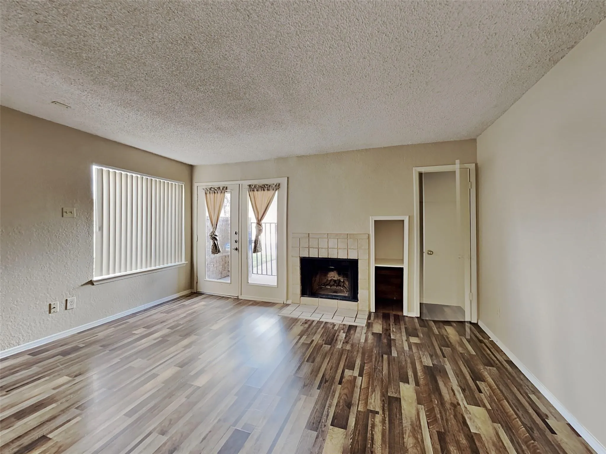Condominium For Sale in Dallas County , 9811 Walnut Street 108, Dallas, Texas 75243, 1 Bedroom, 1 Bathroom, Garage spaces, 662 Sqft, built in 1981, Preowned, Price $65,000, mls#21083222, Real Estate Agent in Dallas, Homes For Sale in Dallas county, Homes For Sale in Dallas, Realtor in Dallas Texas, Real Estate Brokerage Independent Realty Texas, Luminita Cordes Realtor