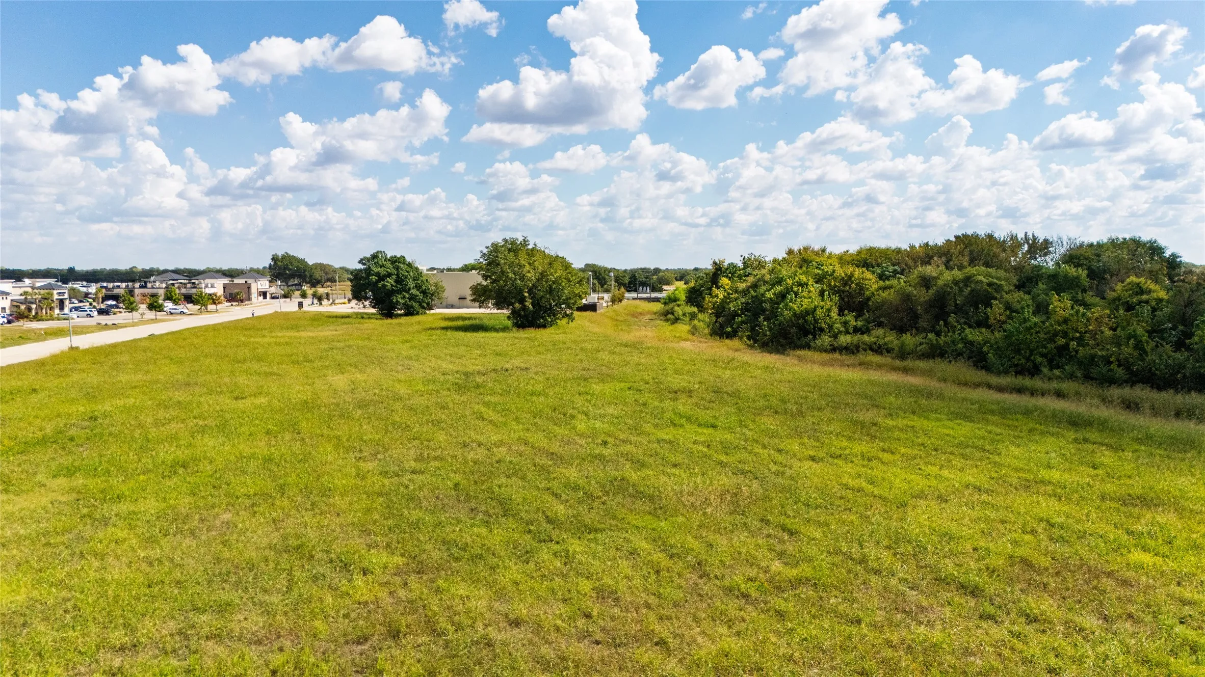 View of grassy yard featuring a rural view