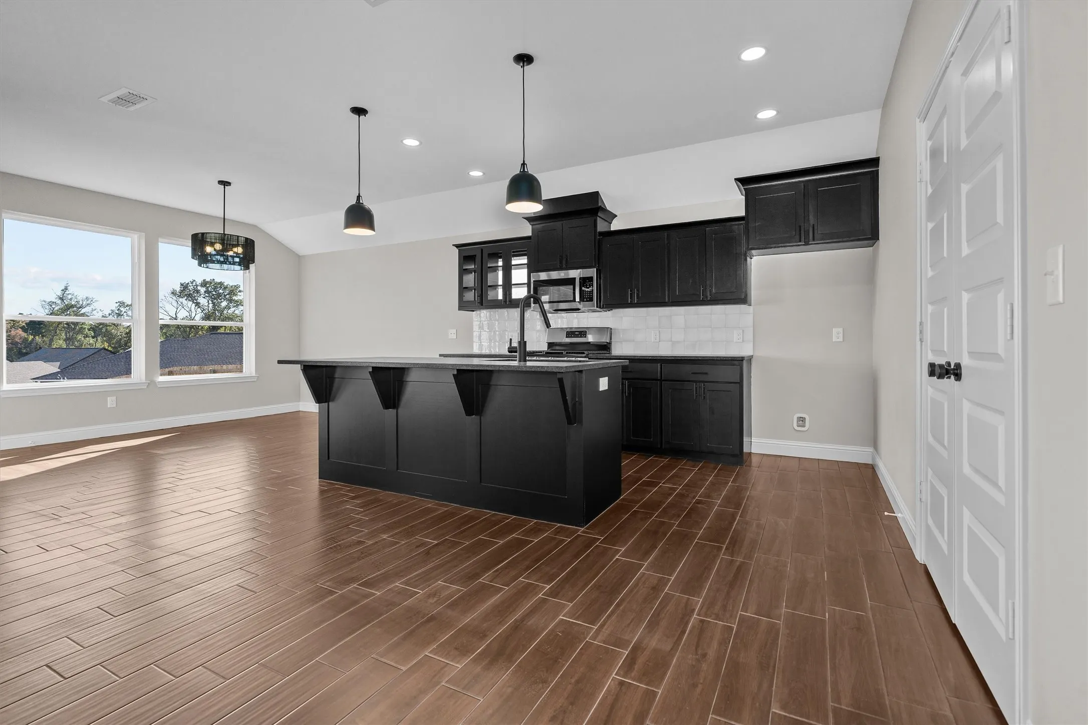 Single Family Residence For Sale in Smith County , 16517 Crossing Circle, Lindale, Texas 75771, 4 Bedroom, 2 Bathroom, 2 Garage spaces, 1,865 Sqft, built in 2025, New Construction - Complete, mls#21083338, Real Estate Agent in Lindale, Homes For Sale in Smith county, Homes For Sale in Lindale, Realtor in Lindale Texas, Real Estate Brokerage Independent Realty Texas, Luminita Cordes Realtor