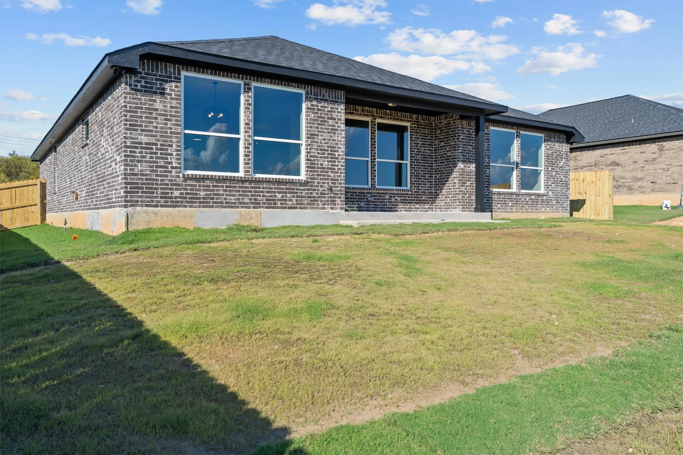 Single Family Residence For Sale in Smith County , 16517 Crossing Circle, Lindale, Texas 75771, 4 Bedroom, 2 Bathroom, 2 Garage spaces, 1,865 Sqft, built in 2025, New Construction - Complete, mls#21083338, Real Estate Agent in Lindale, Homes For Sale in Smith county, Homes For Sale in Lindale, Realtor in Lindale Texas, Real Estate Brokerage Independent Realty Texas, Luminita Cordes Realtor