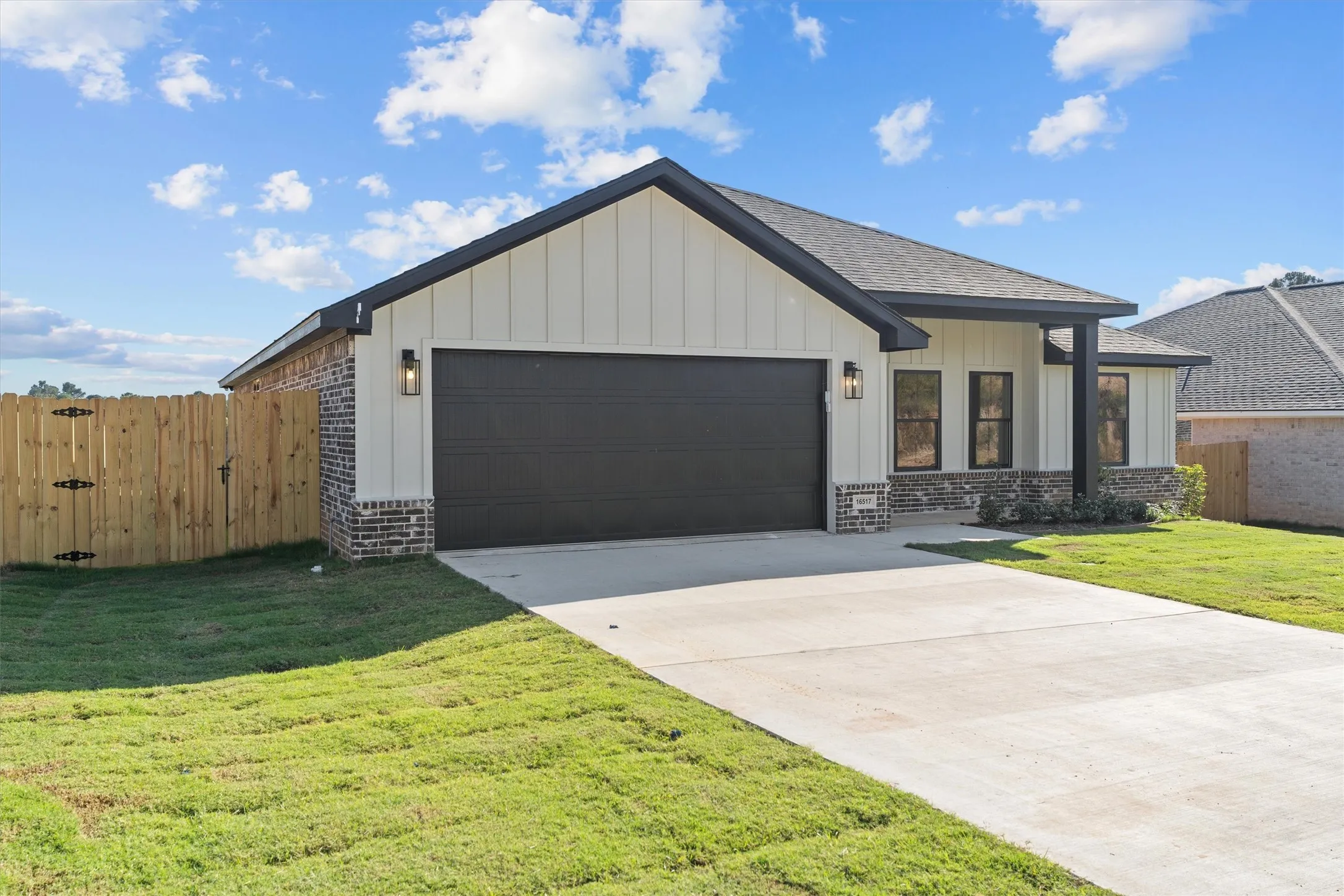 Single Family Residence For Sale in Smith County , 16517 Crossing Circle, Lindale, Texas 75771, 4 Bedroom, 2 Bathroom, 2 Garage spaces, 1,865 Sqft, built in 2025, New Construction - Complete, mls#21083338, Real Estate Agent in Lindale, Homes For Sale in Smith county, Homes For Sale in Lindale, Realtor in Lindale Texas, Real Estate Brokerage Independent Realty Texas, Luminita Cordes Realtor