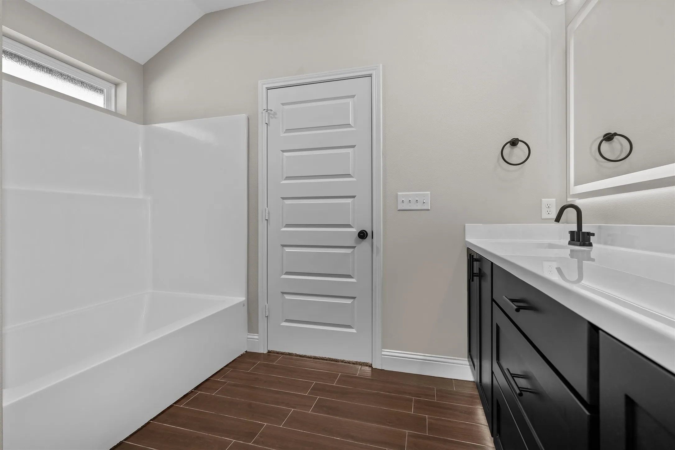 Single Family Residence For Sale in Smith County , 16517 Crossing Circle, Lindale, Texas 75771, 4 Bedroom, 2 Bathroom, 2 Garage spaces, 1,865 Sqft, built in 2025, New Construction - Complete, mls#21083338, Real Estate Agent in Lindale, Homes For Sale in Smith county, Homes For Sale in Lindale, Realtor in Lindale Texas, Real Estate Brokerage Independent Realty Texas, Luminita Cordes Realtor