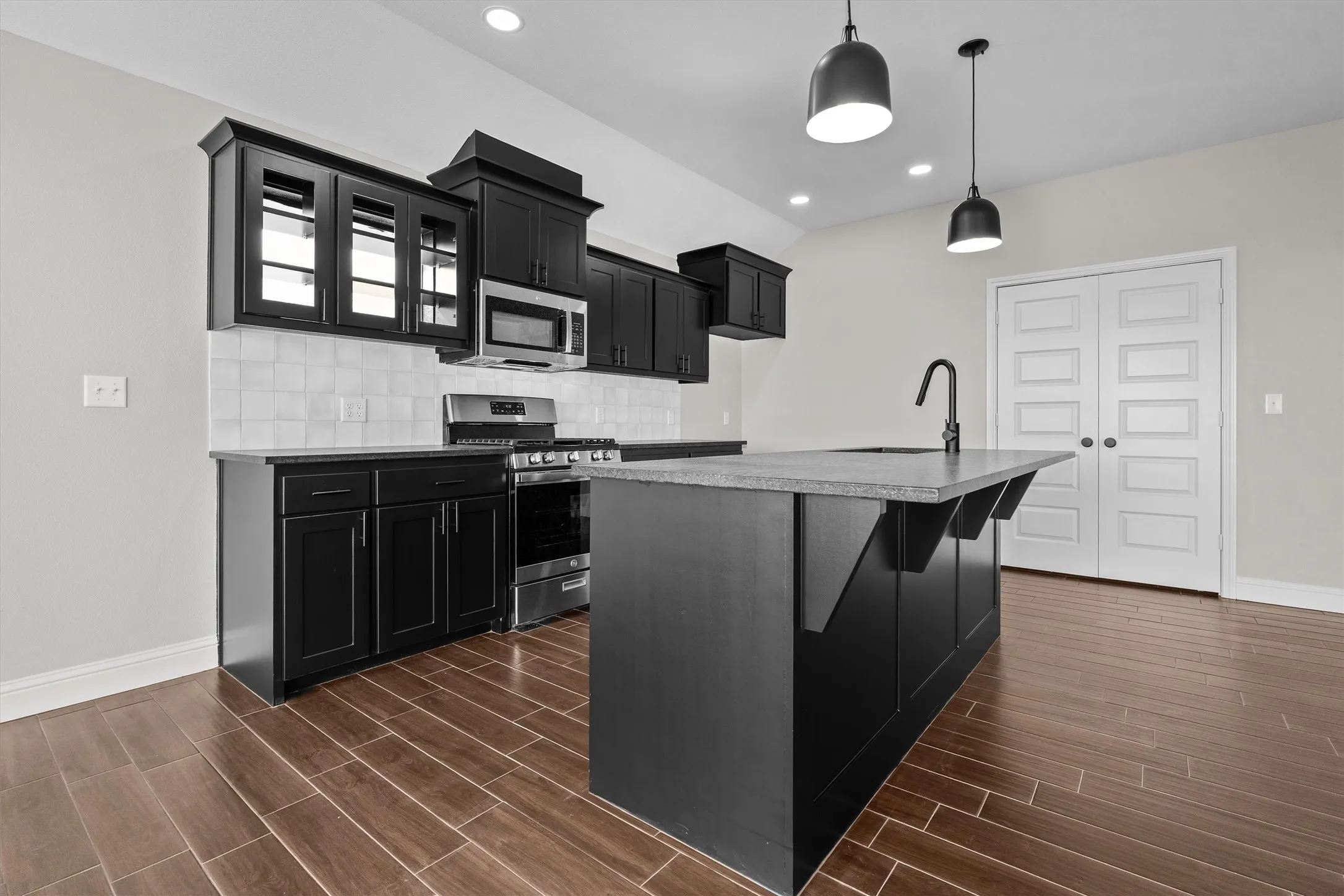 Single Family Residence For Sale in Smith County , 16517 Crossing Circle, Lindale, Texas 75771, 4 Bedroom, 2 Bathroom, 2 Garage spaces, 1,865 Sqft, built in 2025, New Construction - Complete, mls#21083338, Real Estate Agent in Lindale, Homes For Sale in Smith county, Homes For Sale in Lindale, Realtor in Lindale Texas, Real Estate Brokerage Independent Realty Texas, Luminita Cordes Realtor
