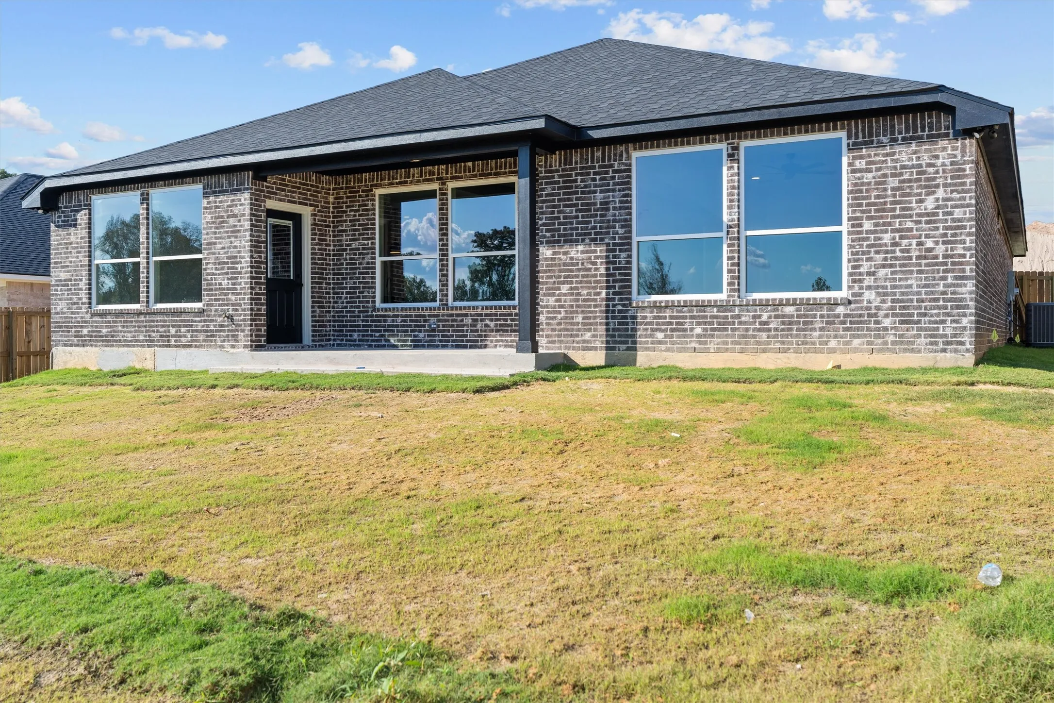 Single Family Residence For Sale in Smith County , 16517 Crossing Circle, Lindale, Texas 75771, 4 Bedroom, 2 Bathroom, 2 Garage spaces, 1,865 Sqft, built in 2025, New Construction - Complete, mls#21083338, Real Estate Agent in Lindale, Homes For Sale in Smith county, Homes For Sale in Lindale, Realtor in Lindale Texas, Real Estate Brokerage Independent Realty Texas, Luminita Cordes Realtor