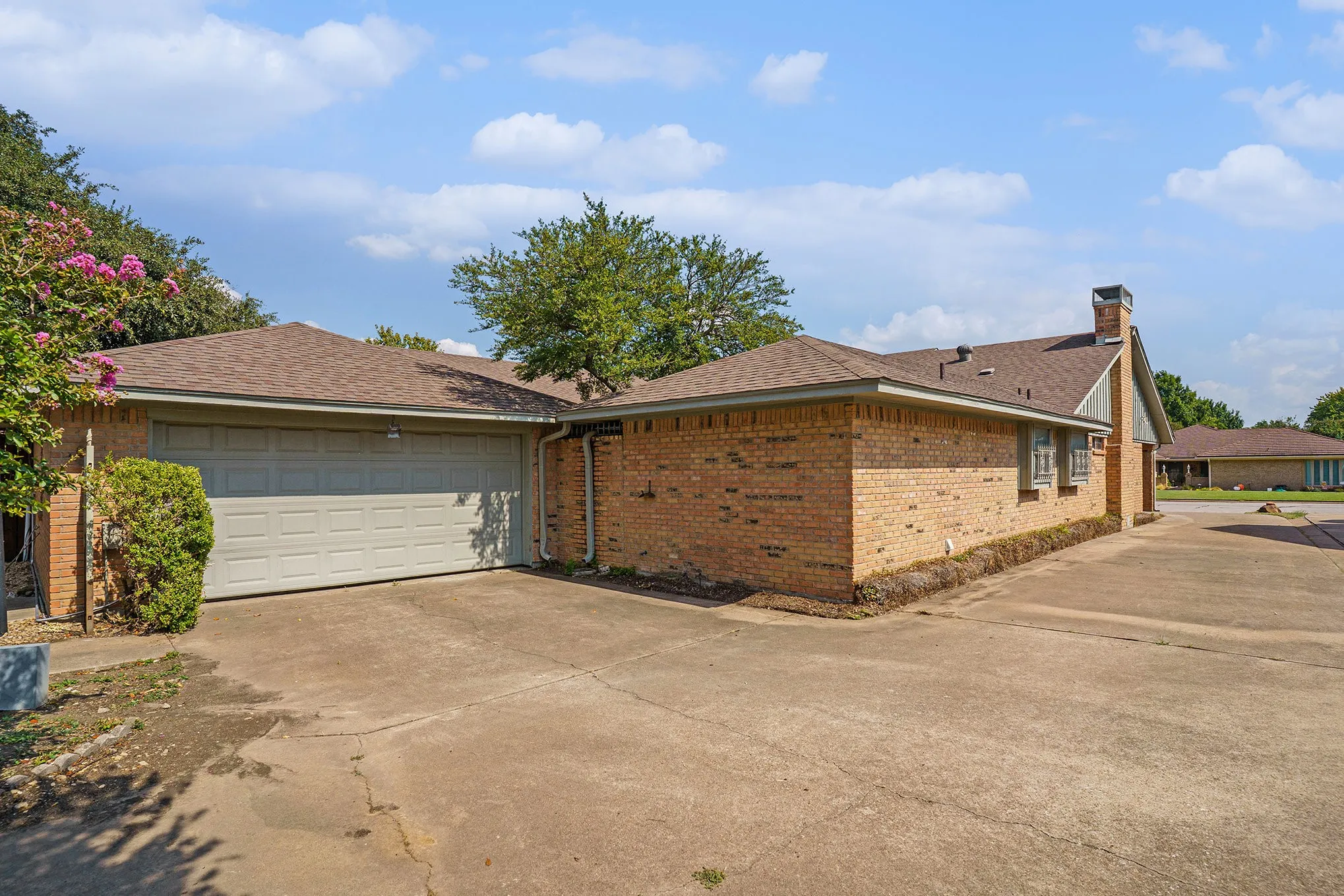 Single Family Residence For Sale in Tarrant County , 5118 Ledgestone Drive, Fort Worth, Texas 76132, 2 Bedroom, 3 Bathroom, 2 Garage spaces, 2,386 Sqft, built in 1984, mls#21079849, Real Estate Agent in Fort Worth, Homes For Sale in Tarrant county, Homes For Sale in Fort Worth, Realtor in Fort Worth Texas, Real Estate Brokerage Independent Realty Texas, Luminita Cordes Realtor