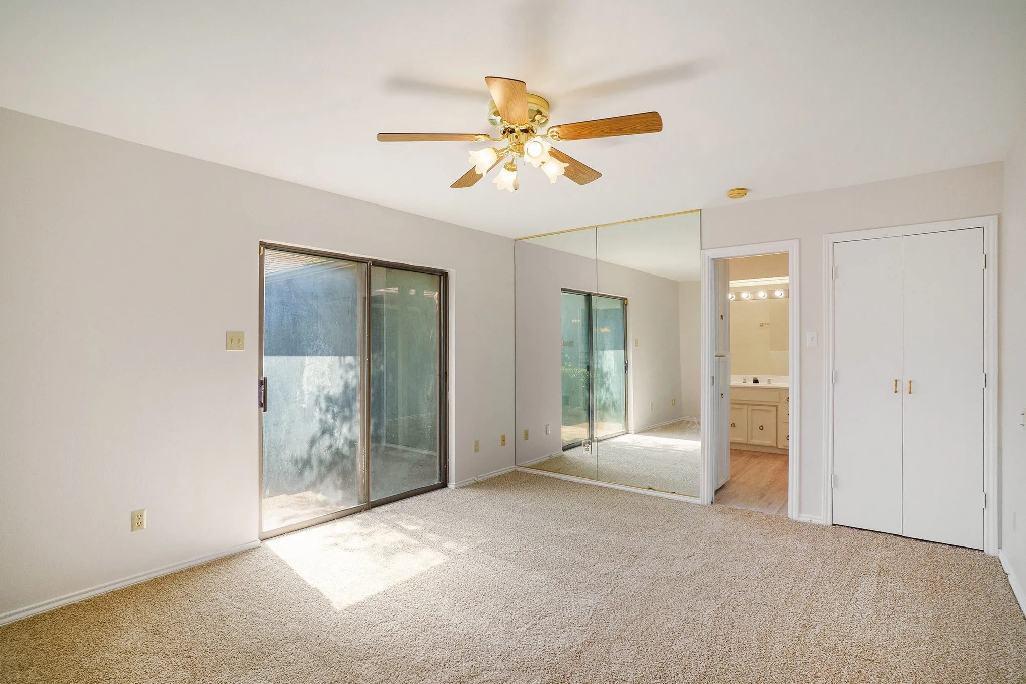 Single Family Residence For Sale in Tarrant County , 5118 Ledgestone Drive, Fort Worth, Texas 76132, 2 Bedroom, 3 Bathroom, 2 Garage spaces, 2,386 Sqft, built in 1984, mls#21079849, Real Estate Agent in Fort Worth, Homes For Sale in Tarrant county, Homes For Sale in Fort Worth, Realtor in Fort Worth Texas, Real Estate Brokerage Independent Realty Texas, Luminita Cordes Realtor