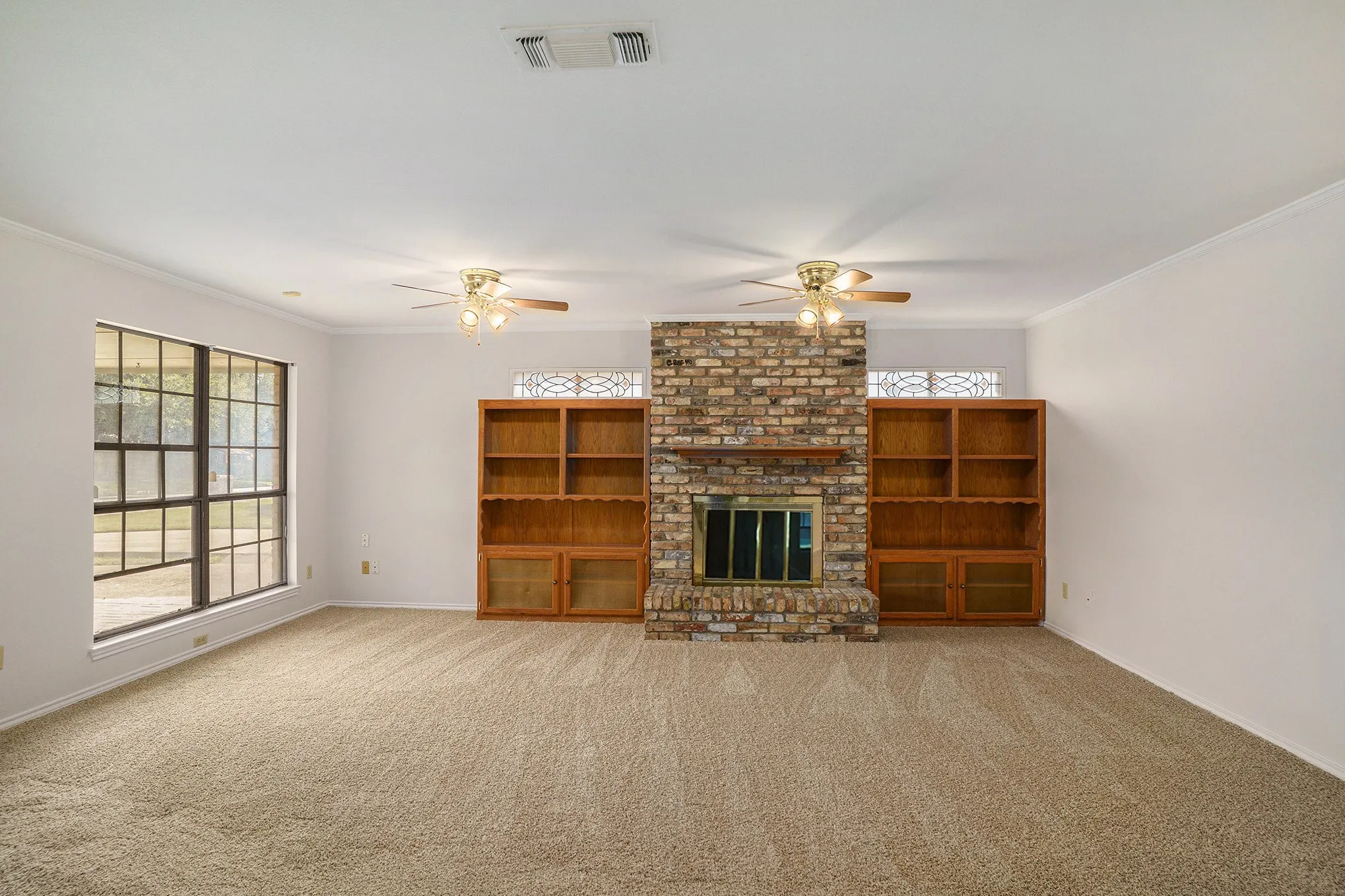 Single Family Residence For Sale in Tarrant County , 5118 Ledgestone Drive, Fort Worth, Texas 76132, 2 Bedroom, 3 Bathroom, 2 Garage spaces, 2,386 Sqft, built in 1984, mls#21079849, Real Estate Agent in Fort Worth, Homes For Sale in Tarrant county, Homes For Sale in Fort Worth, Realtor in Fort Worth Texas, Real Estate Brokerage Independent Realty Texas, Luminita Cordes Realtor