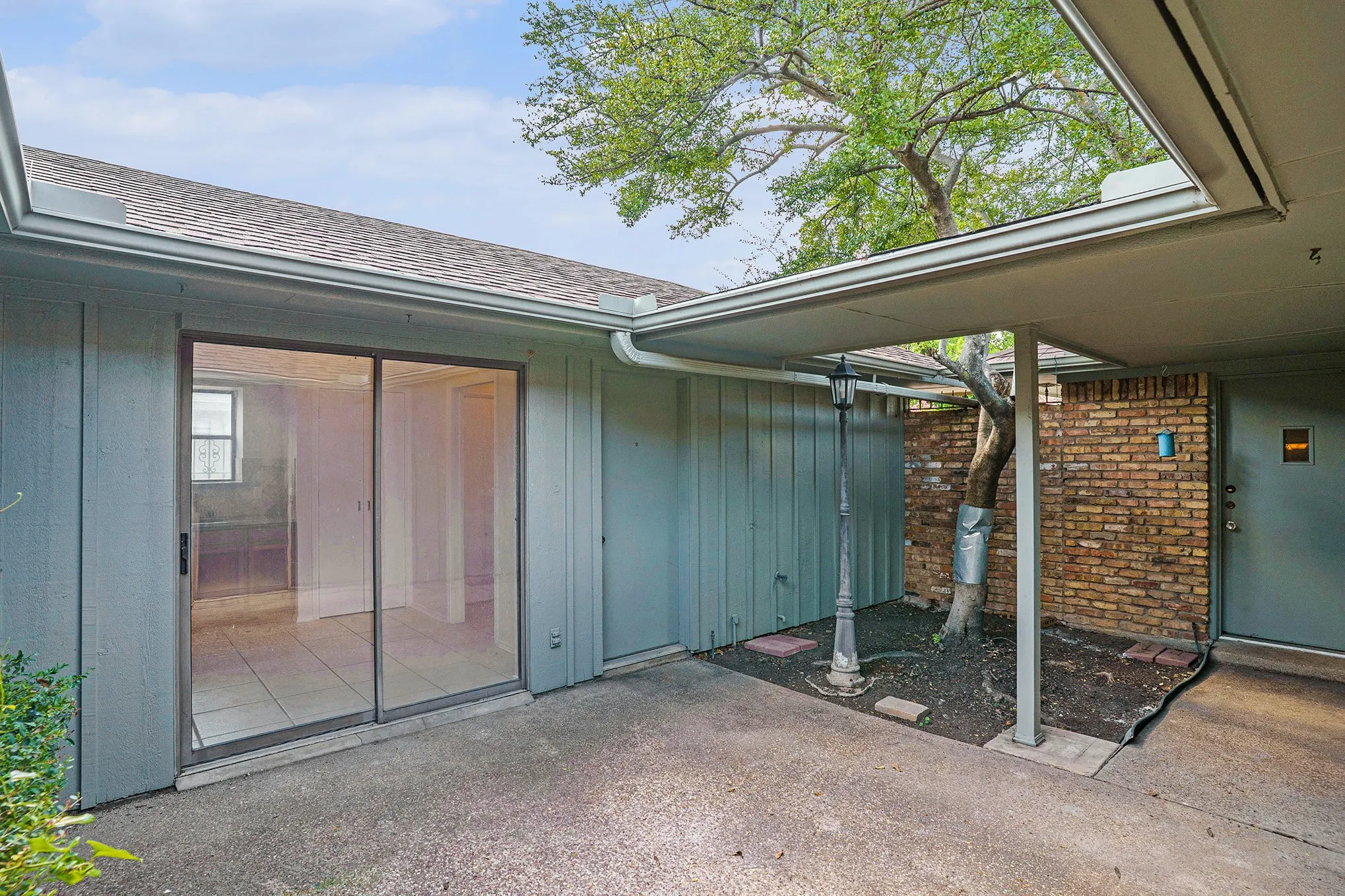 Single Family Residence For Sale in Tarrant County , 5118 Ledgestone Drive, Fort Worth, Texas 76132, 2 Bedroom, 3 Bathroom, 2 Garage spaces, 2,386 Sqft, built in 1984, mls#21079849, Real Estate Agent in Fort Worth, Homes For Sale in Tarrant county, Homes For Sale in Fort Worth, Realtor in Fort Worth Texas, Real Estate Brokerage Independent Realty Texas, Luminita Cordes Realtor
